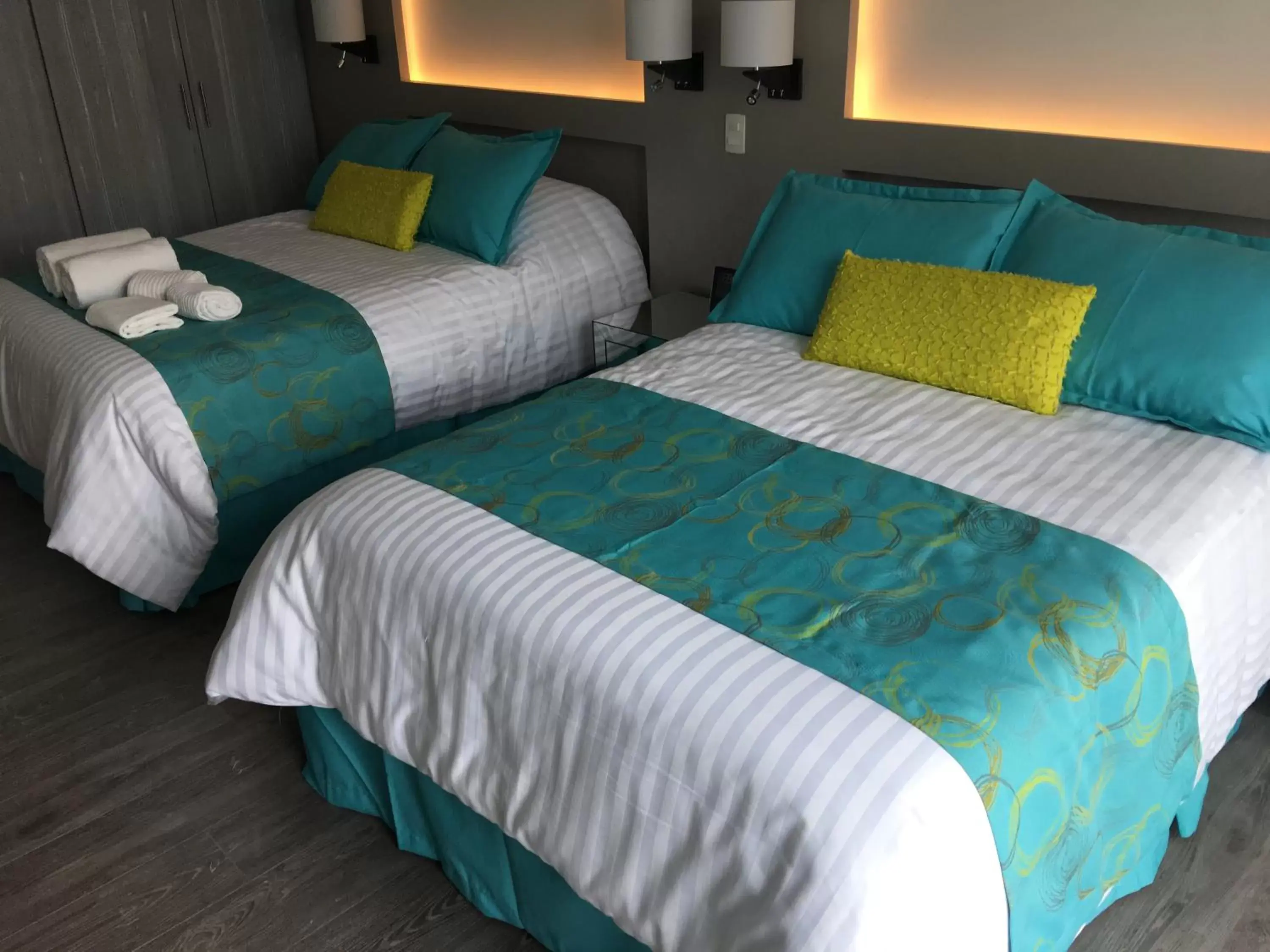 Bed in Herbal Inn Suites