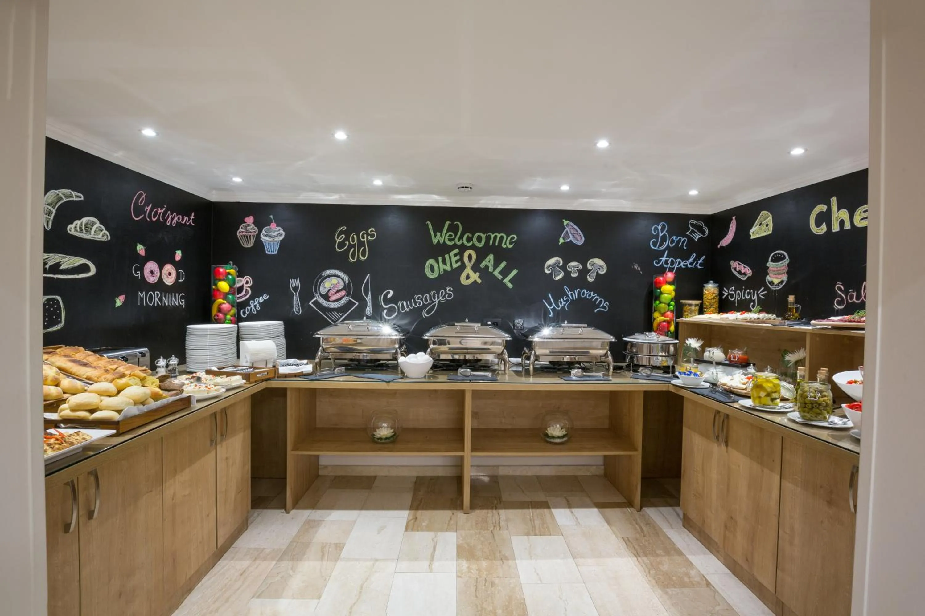 Restaurant/places to eat in Hotel Royal Inn