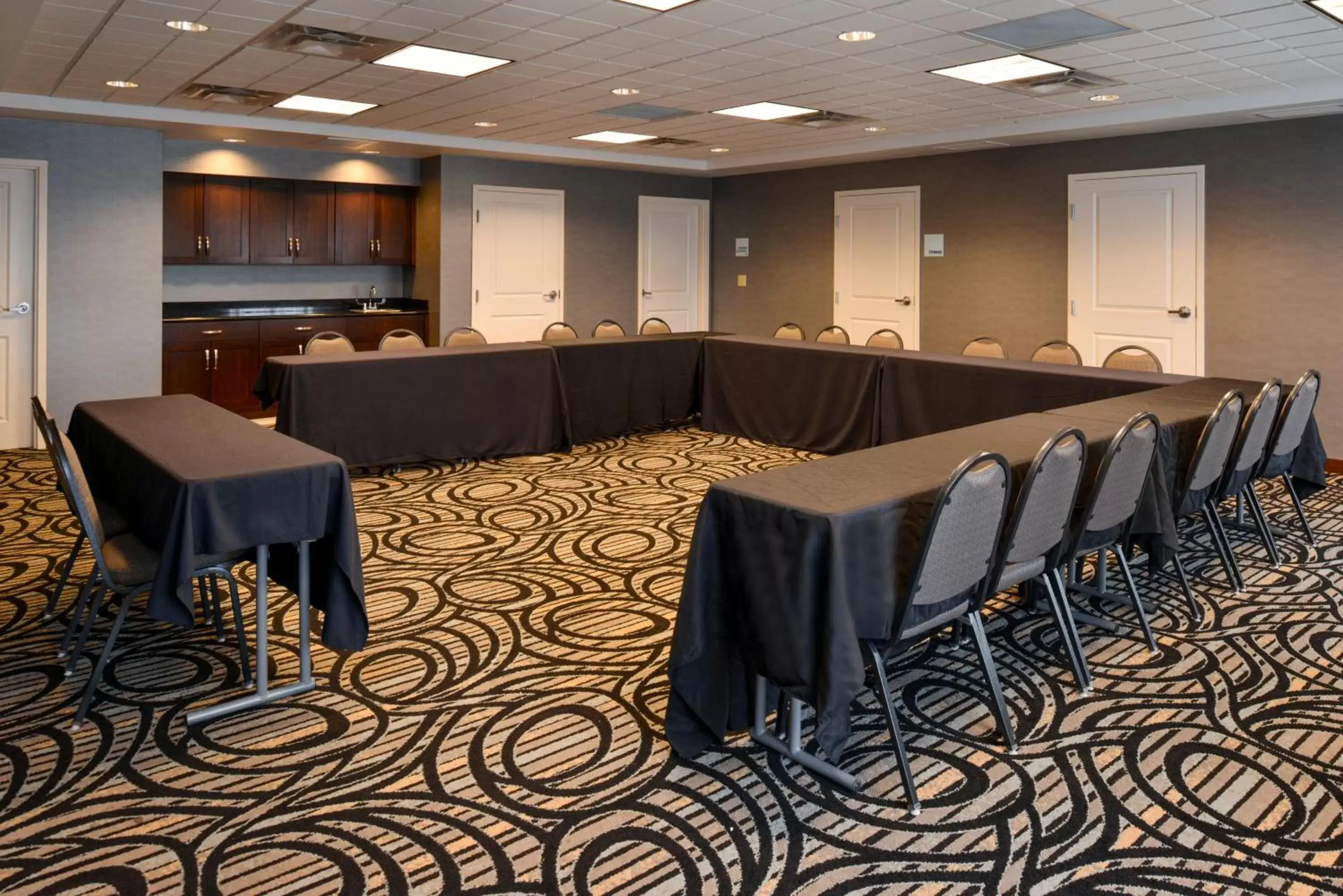 Meeting/conference room in Holiday Inn Express & Suites Greenfield, an IHG Hotel