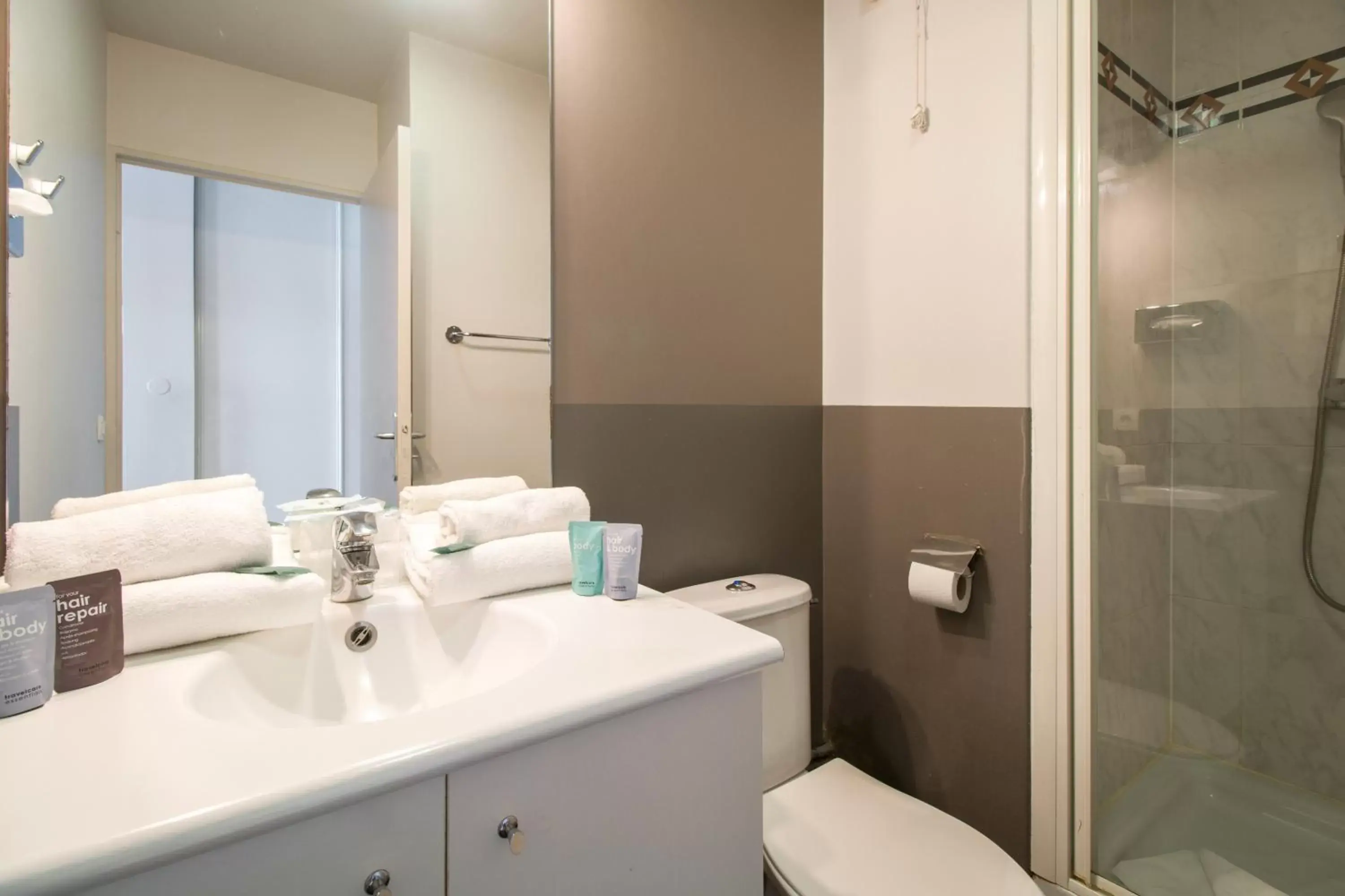 Bathroom in Appart'City Confort Paris Villejuif (Ex Park&Suites)