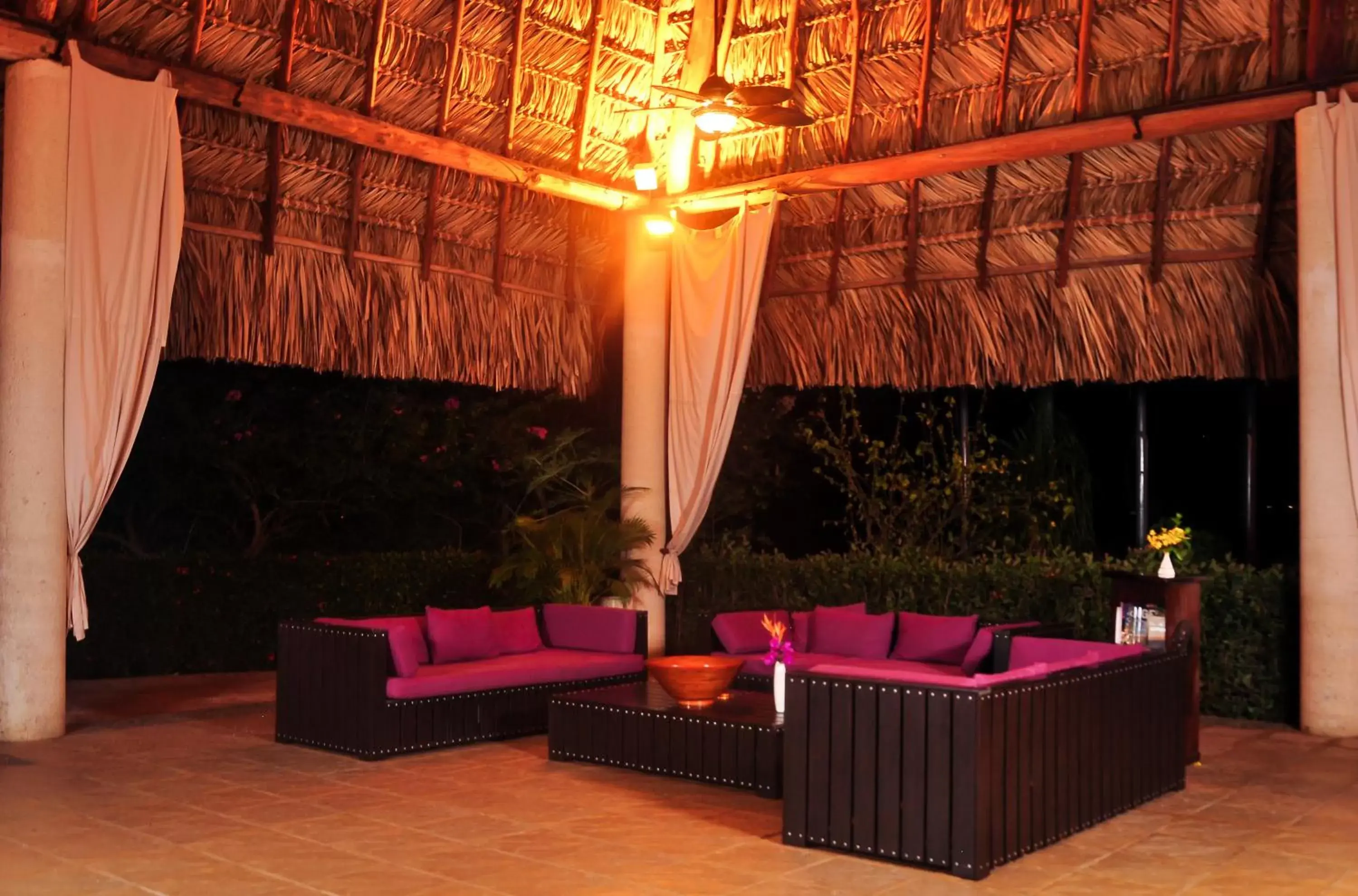 Night, Seating Area in Hotel Villa Mercedes Palenque