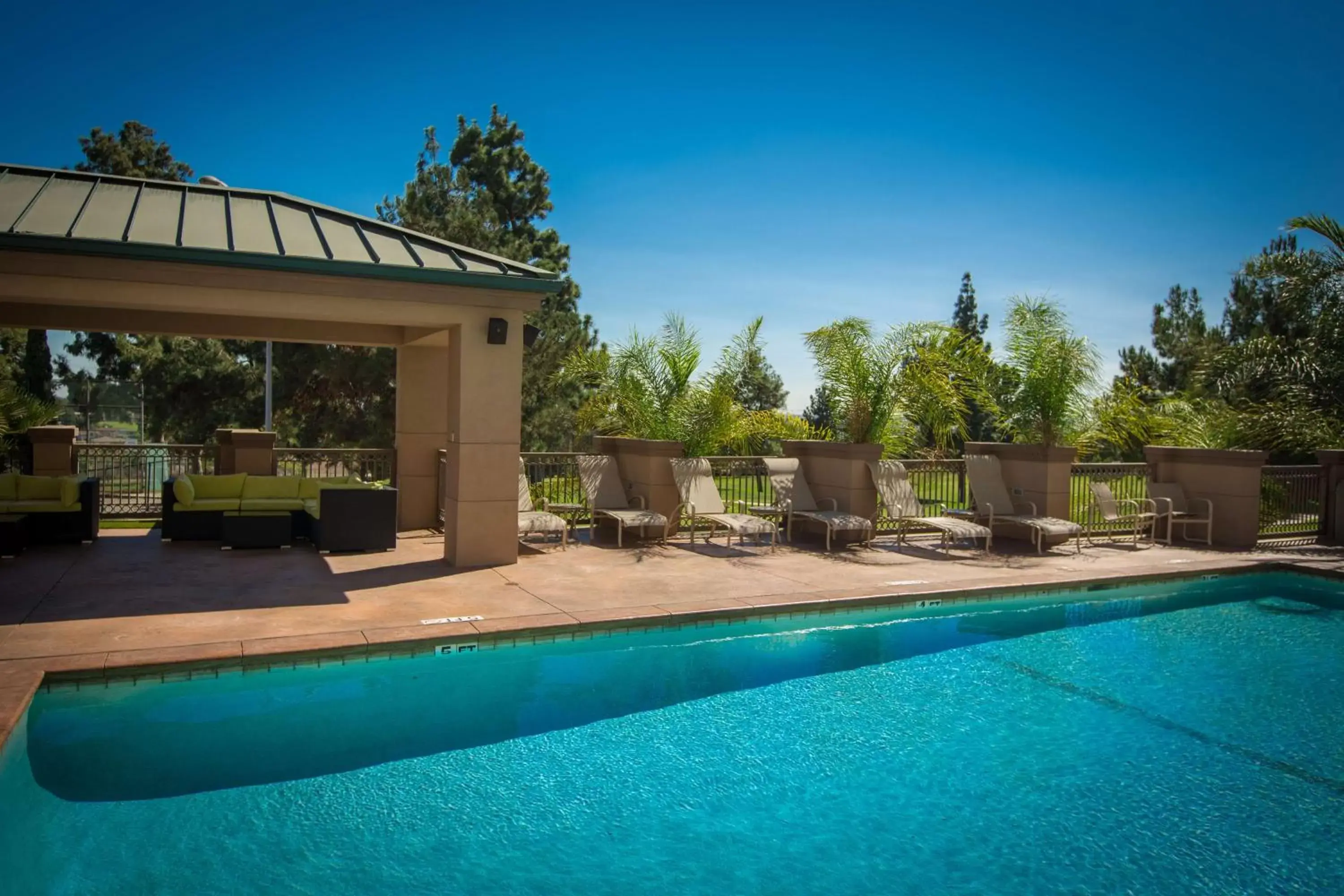 Pool view, Swimming Pool in Hilton Garden Inn Montebello / Los Angeles