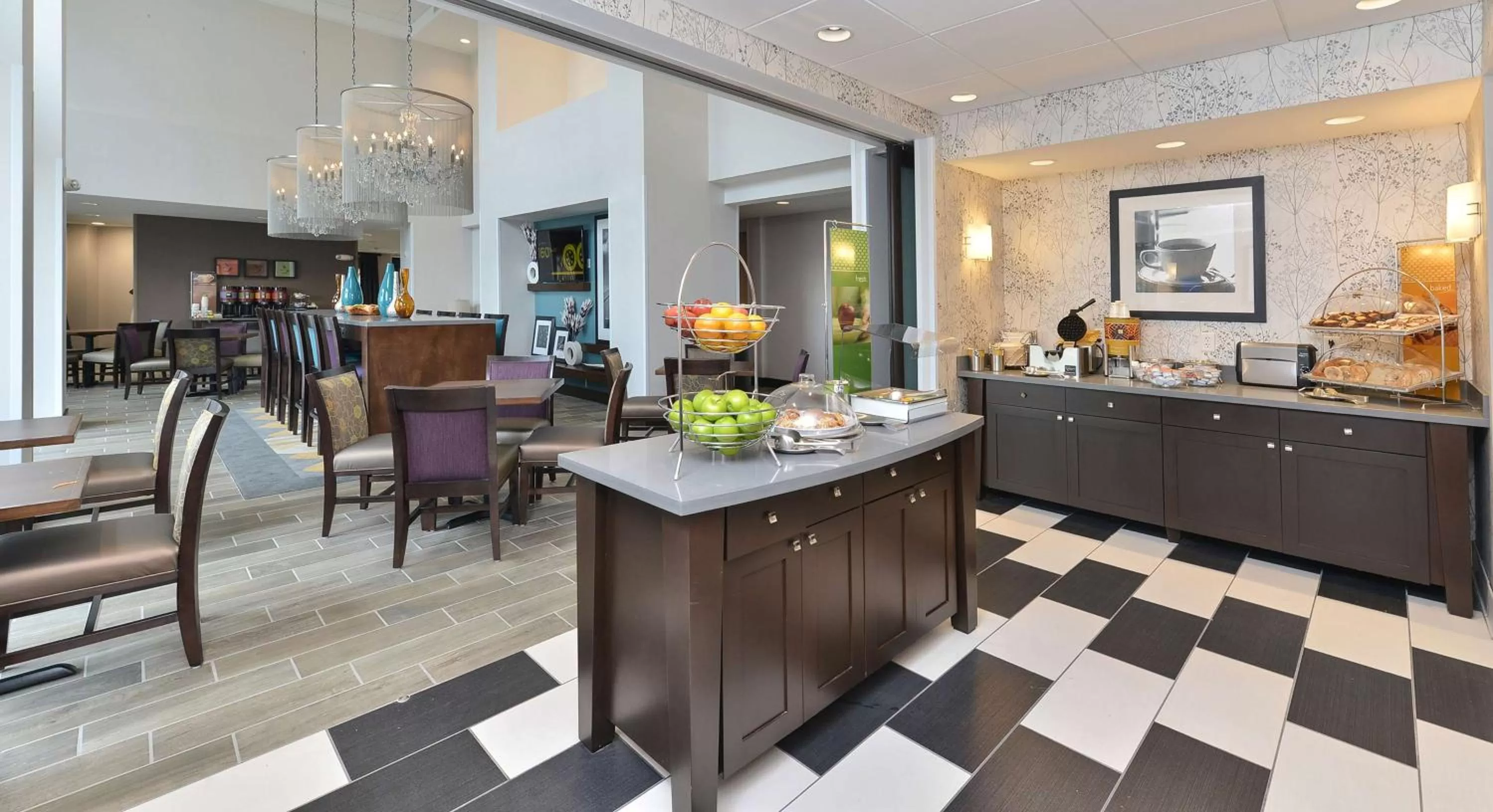 Restaurant/places to eat in Hampton Inn & Suites Des Moines Downtown