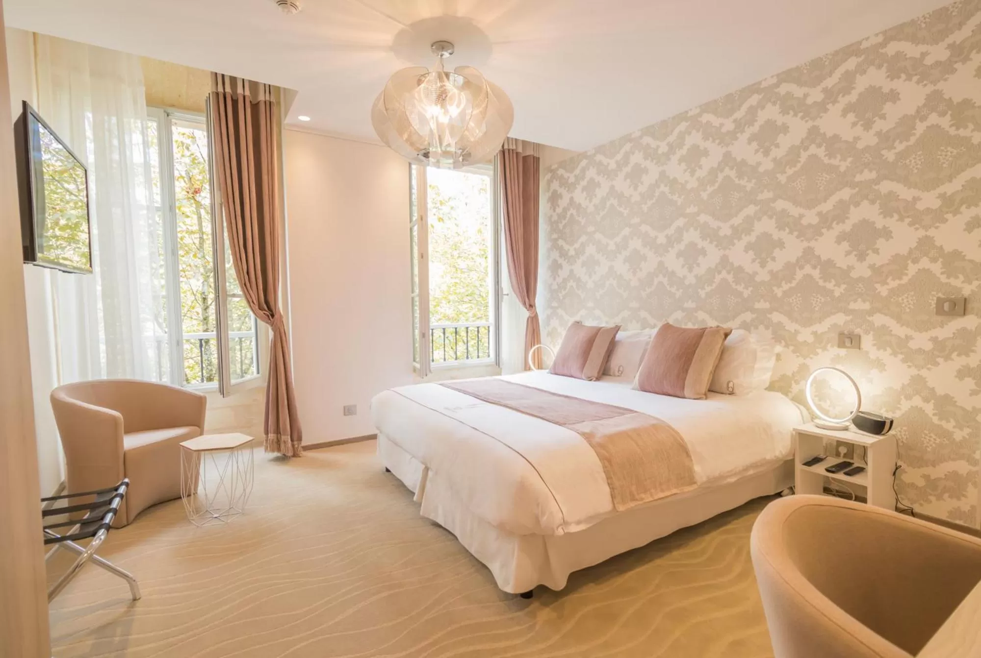 Bed in Hotel des Quinconces Bordeaux Centre