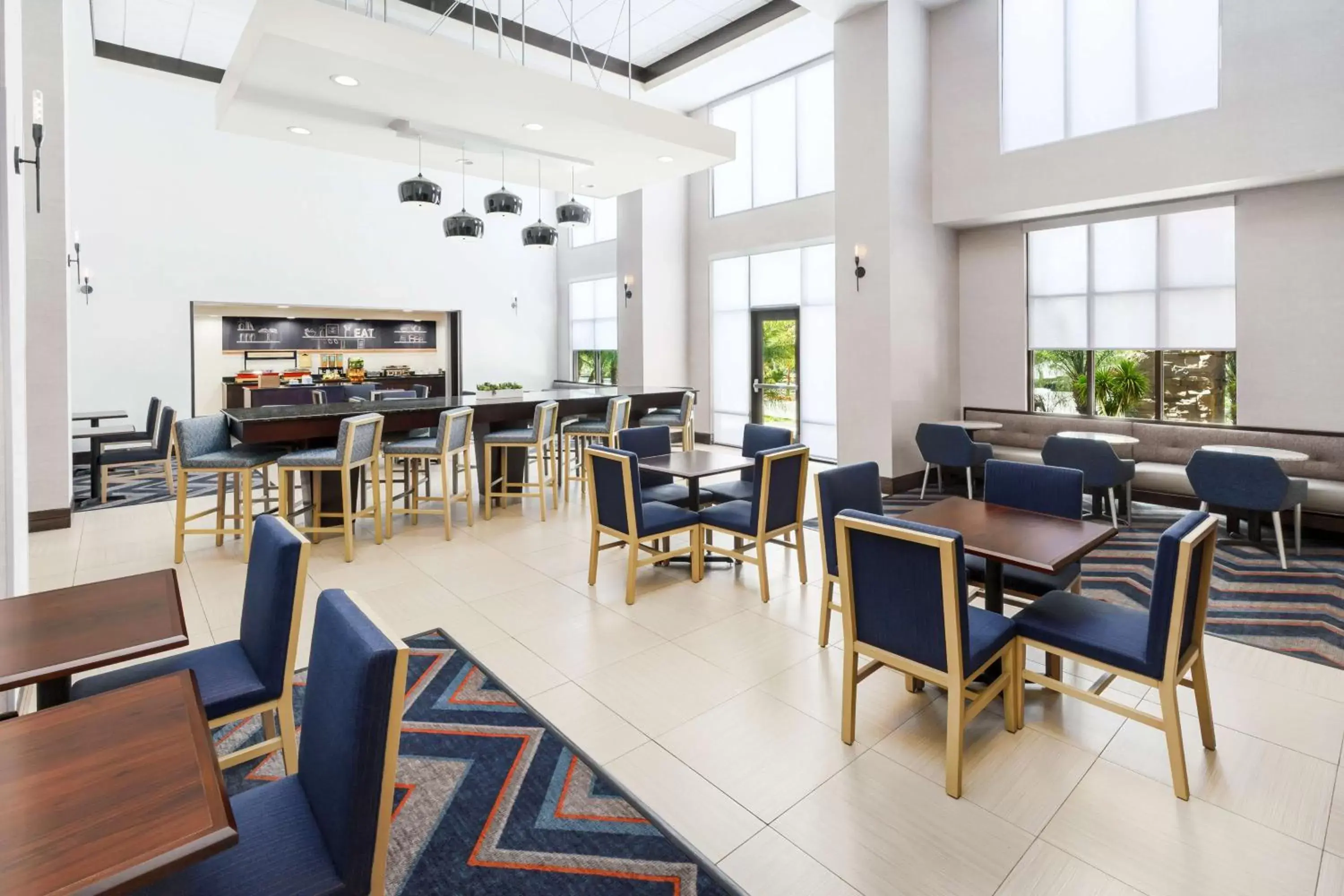Breakfast, Restaurant/Places to Eat in Hampton Inn & Suites Thousand Oaks