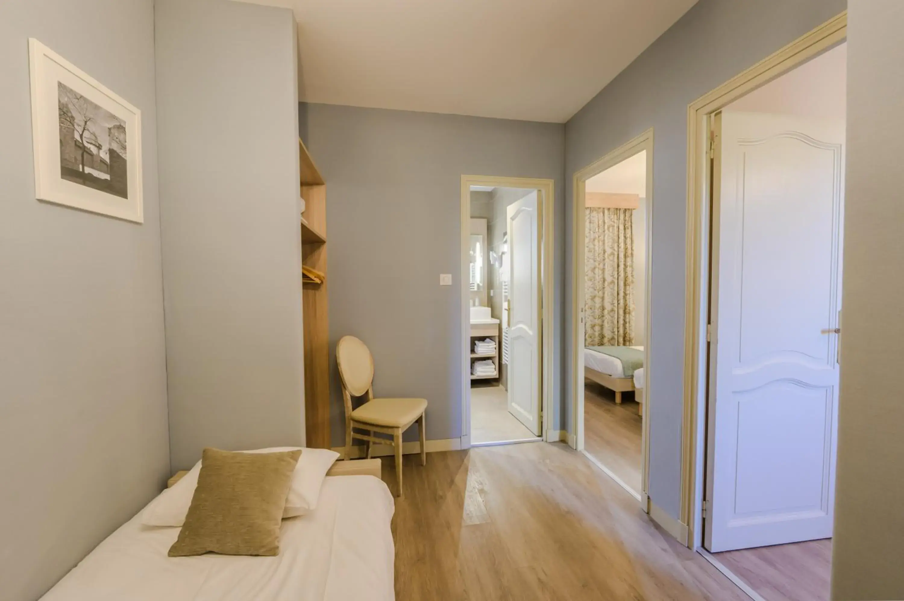 Bedroom, Bathroom in Hotel l'Aragon