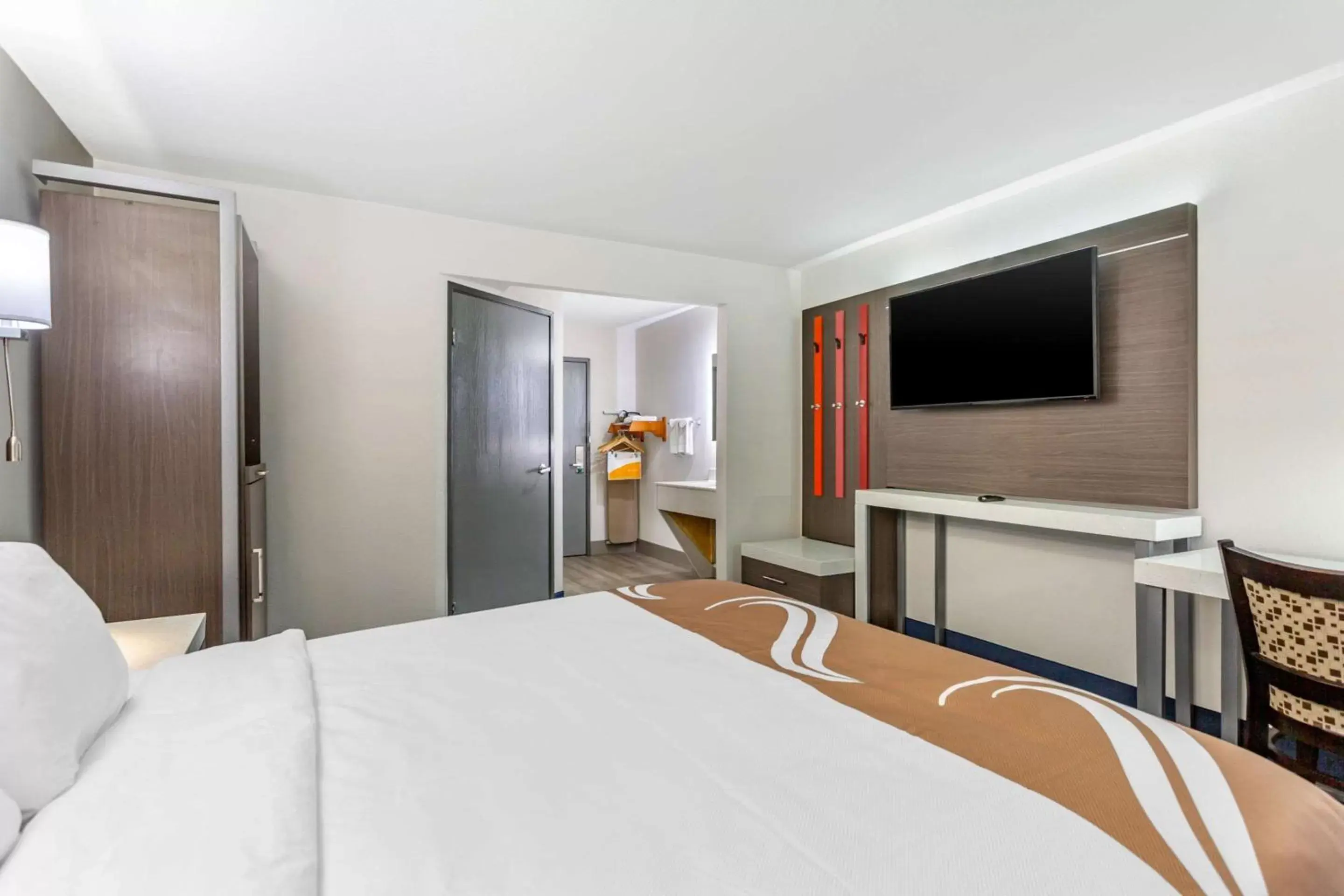 Photo of the whole room, Bed in Quality Inn Murfreesboro-University Area Photo of the whole room, Bed in Quality Inn Murfreesboro-University Area