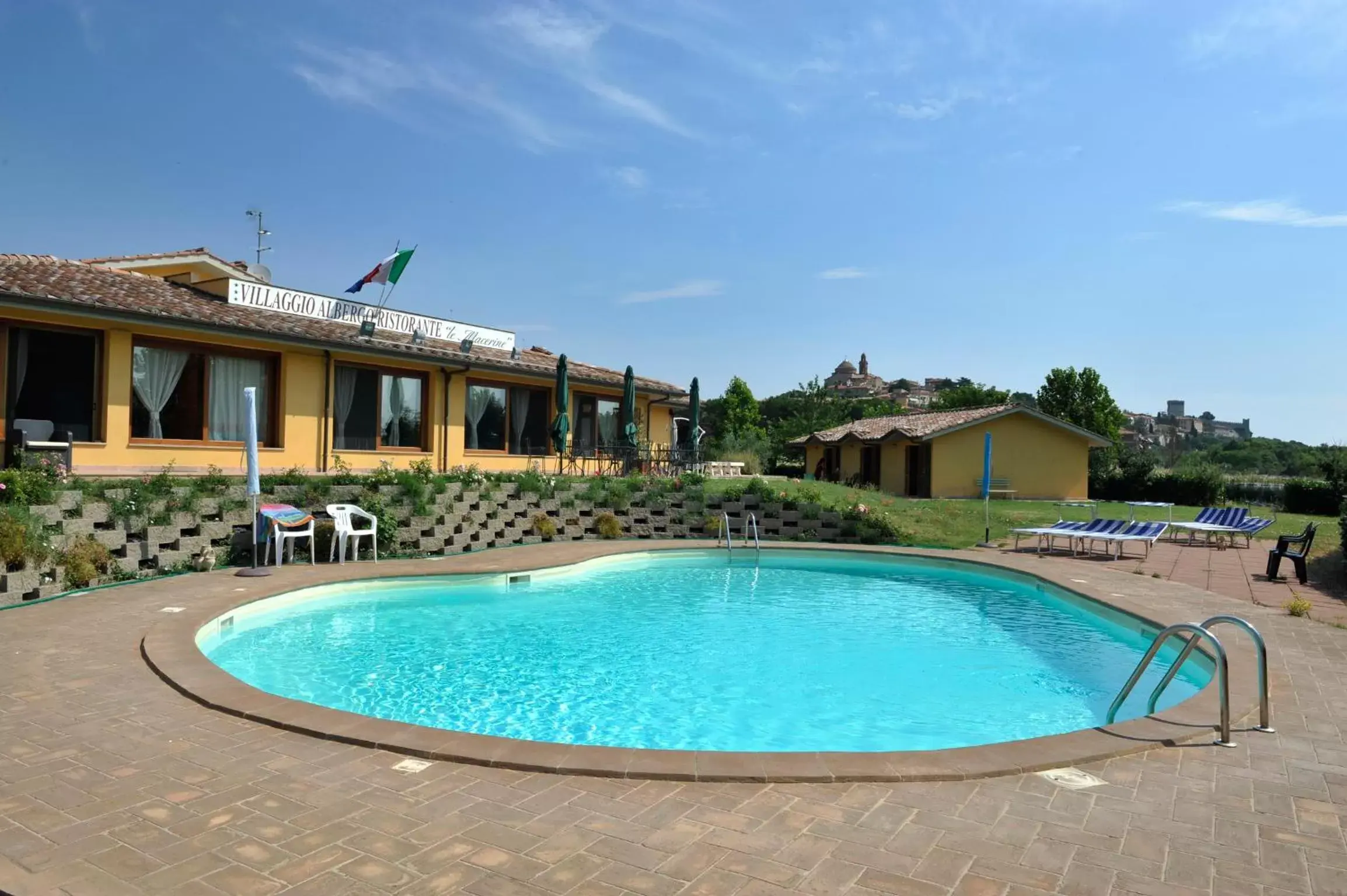 Property building, Swimming Pool in Le Macerine