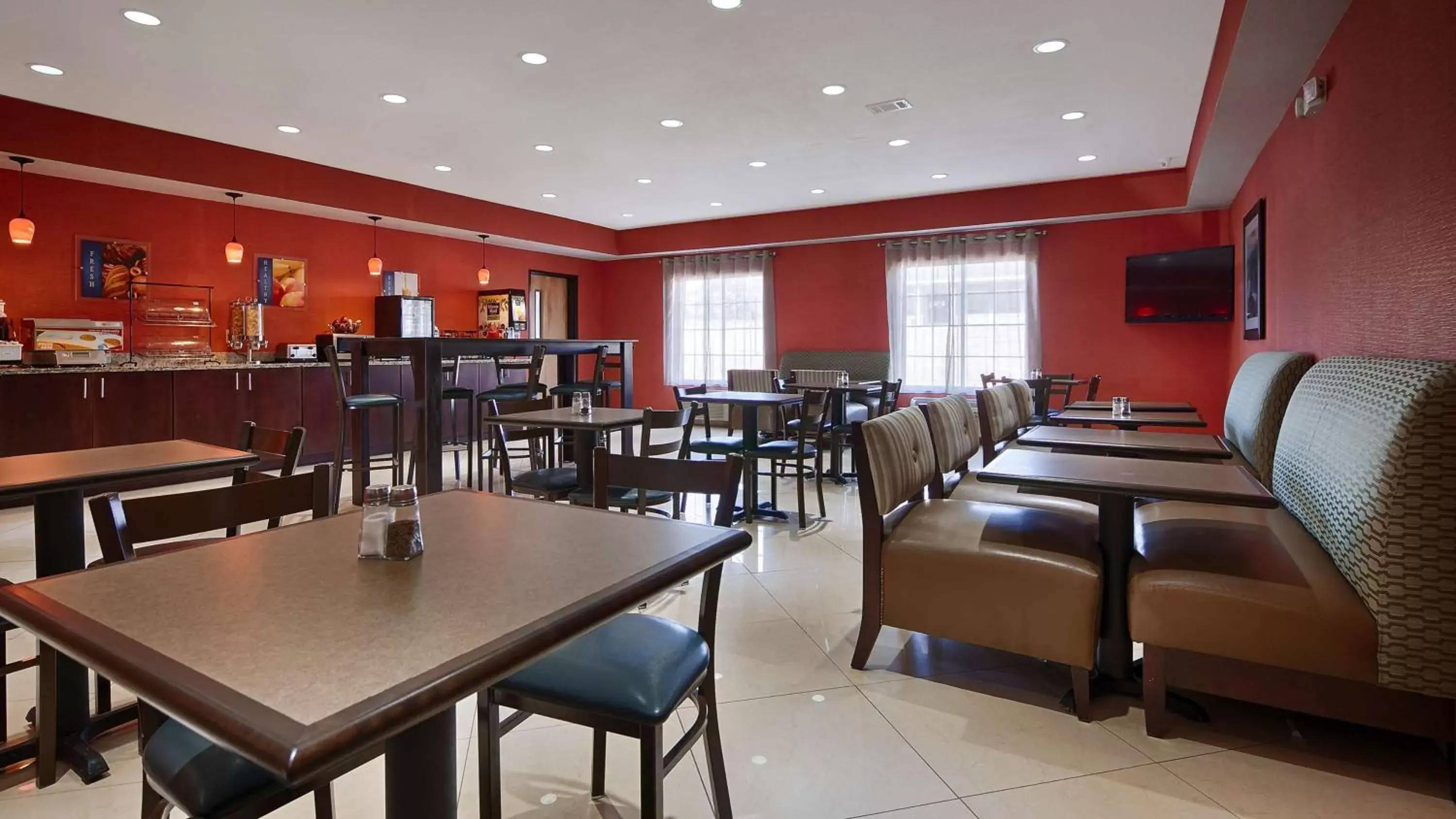 Restaurant/Places to Eat in Best Western Plus - Magee Inn & Suites