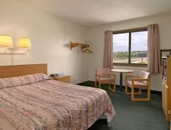 King Room - Mobility Access/Non-Smoking in Super 8 by Wyndham Cos/Hwy. 24 E/PAFB Area