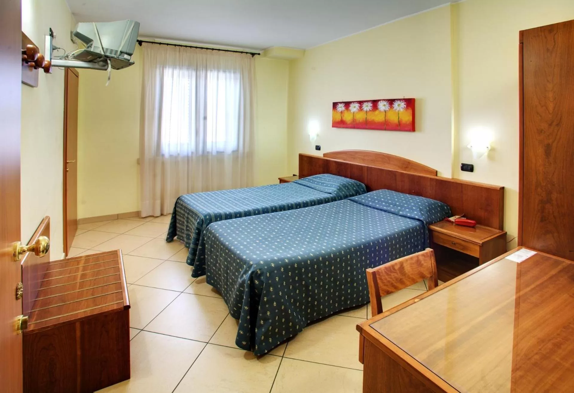 Photo of the whole room, Bed in Lo Scacciapensieri Hotel & Restaurant