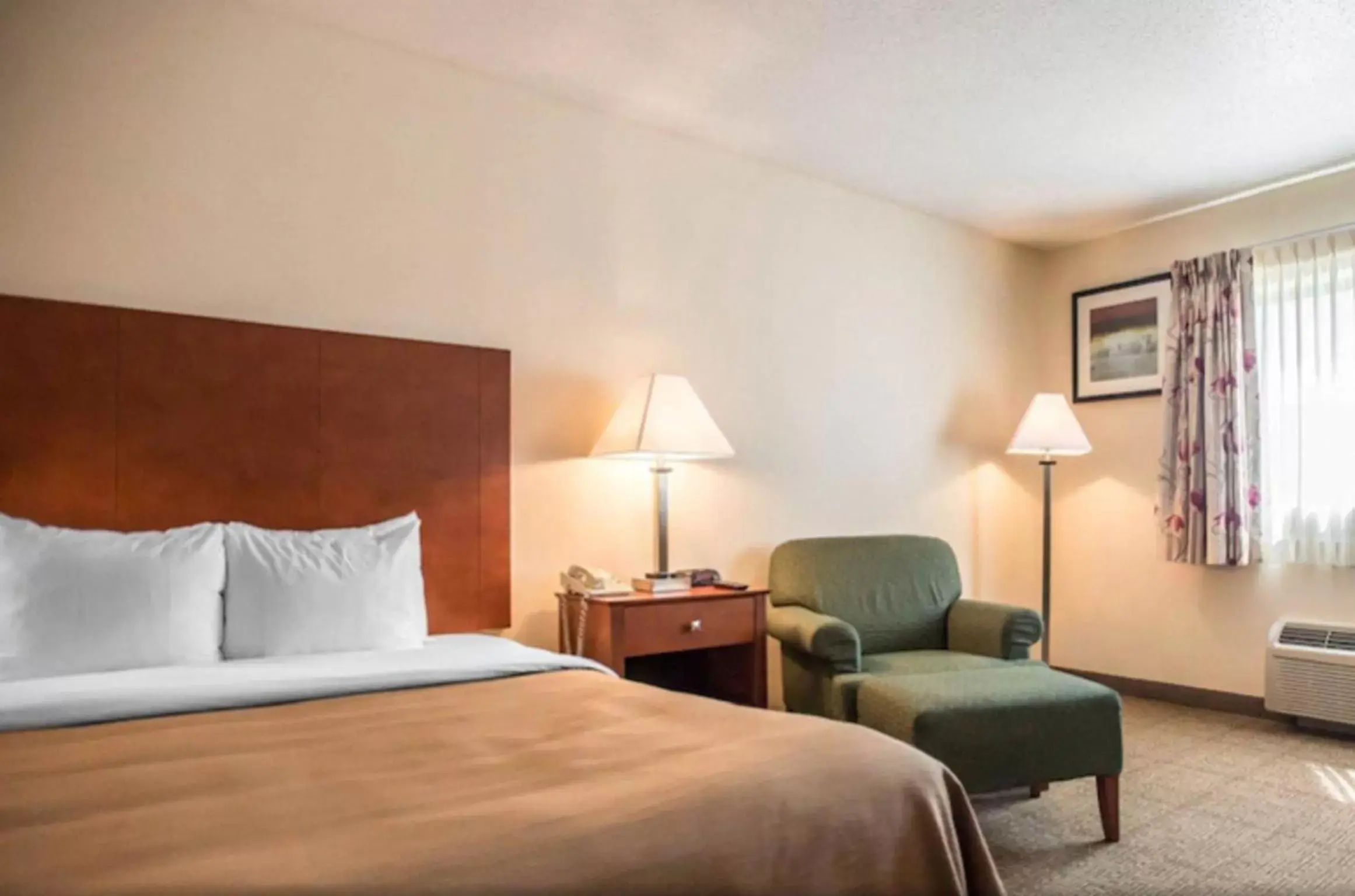 Queen Room - Mobility Accessible/Non-Smoking in Quality Inn