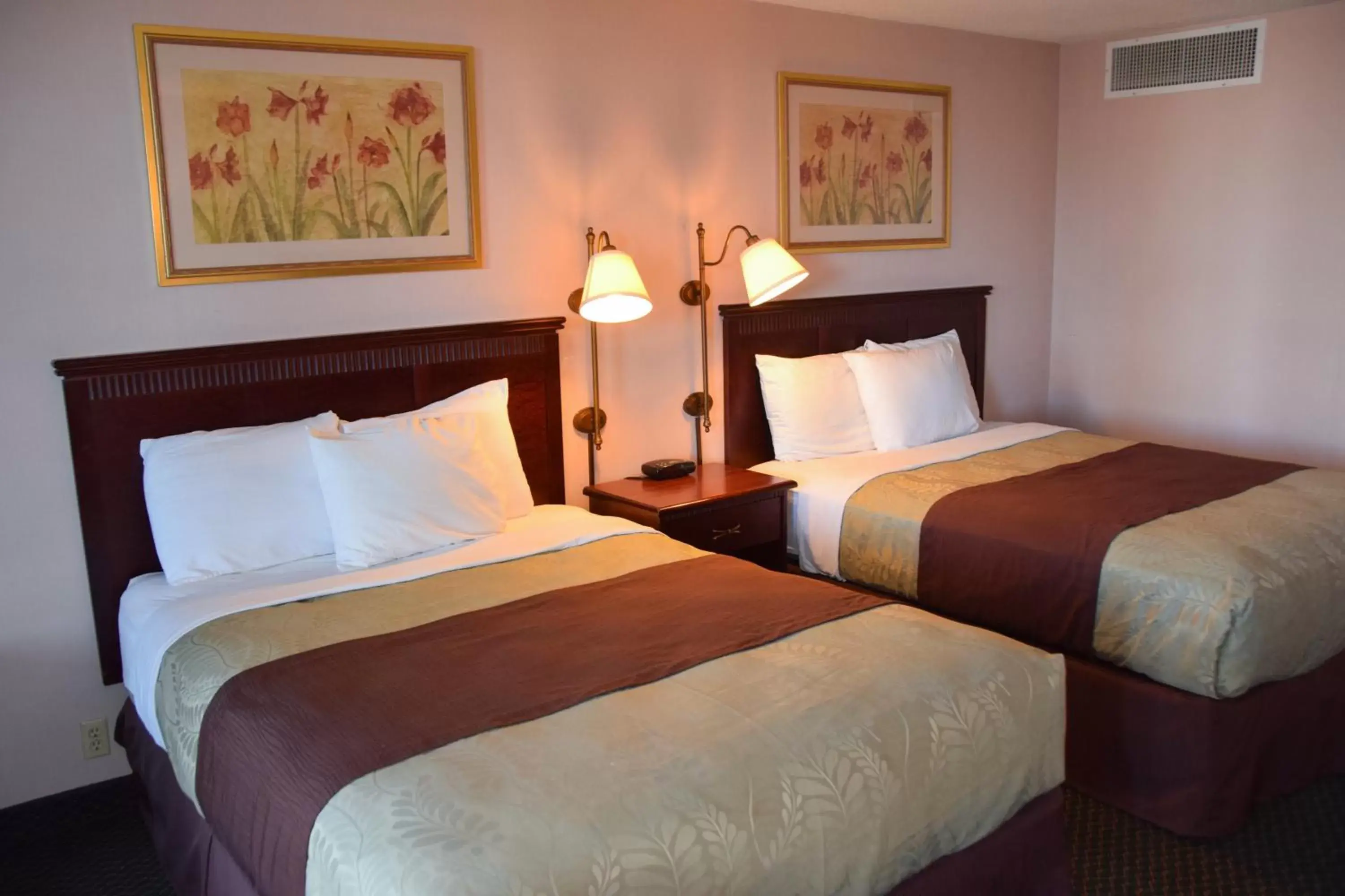 Bed in National 9 Inn Gillette Bed in National 9 Inn Gillette