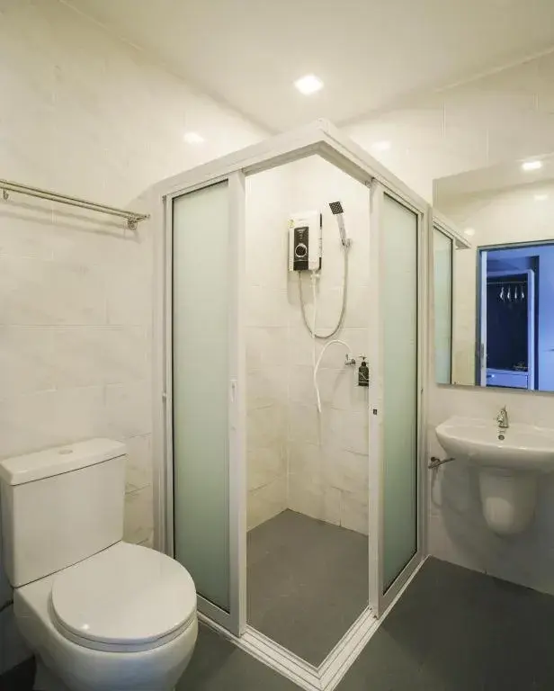 Shower, Bathroom in ICHIBAN HOTEL