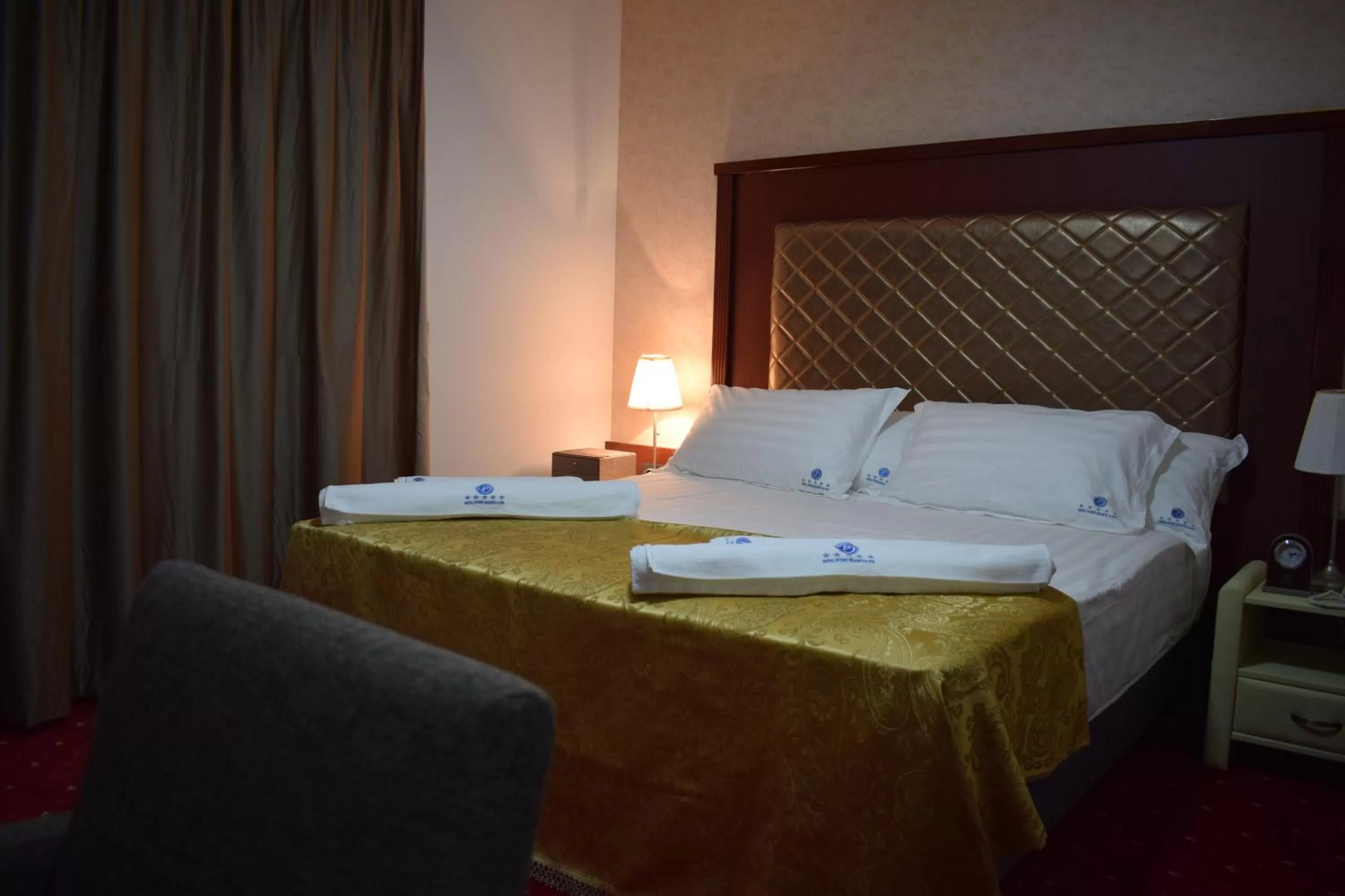 Photo of the whole room, Bed in Petriti & Spa