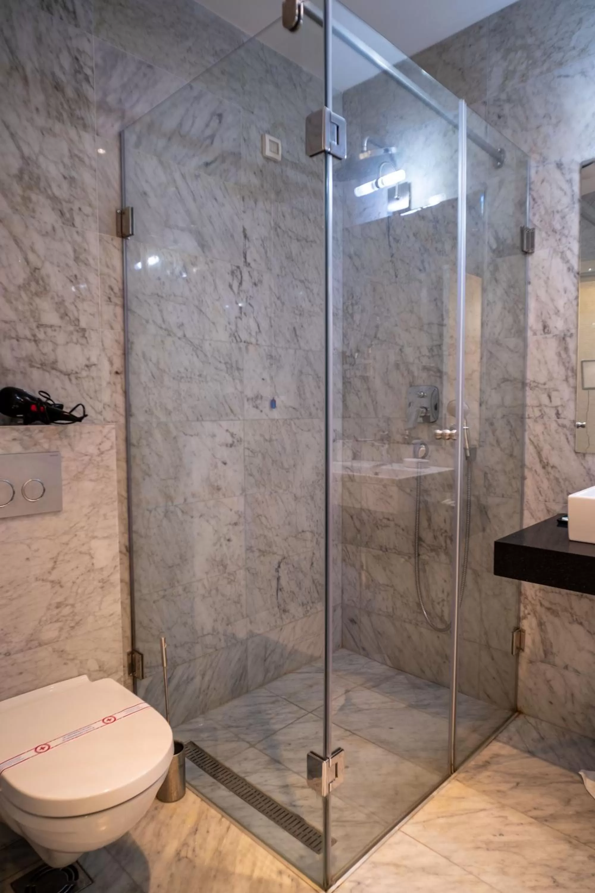 Shower in Hotel Atina