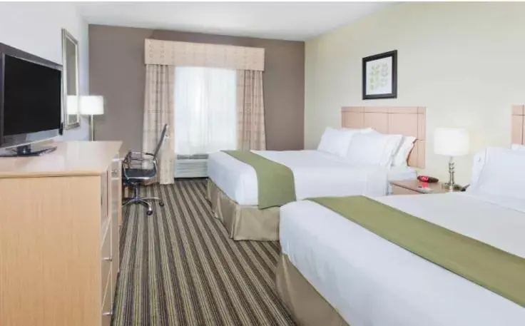Bed in Holiday Inn Express Hotel & Suites Alvarado, an IHG Hotel