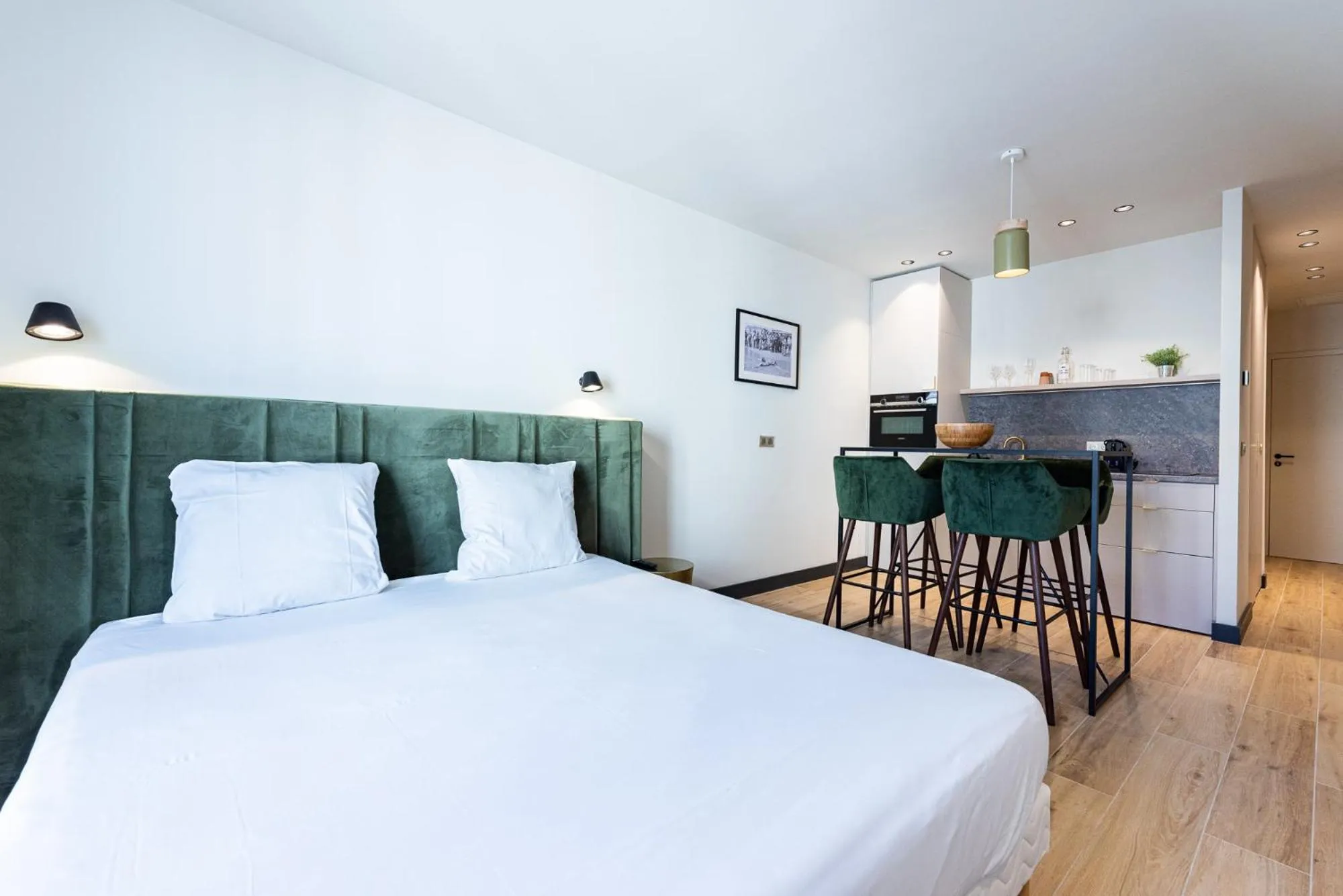 Photo of the whole room, Bed in Florella Croisette Apartment