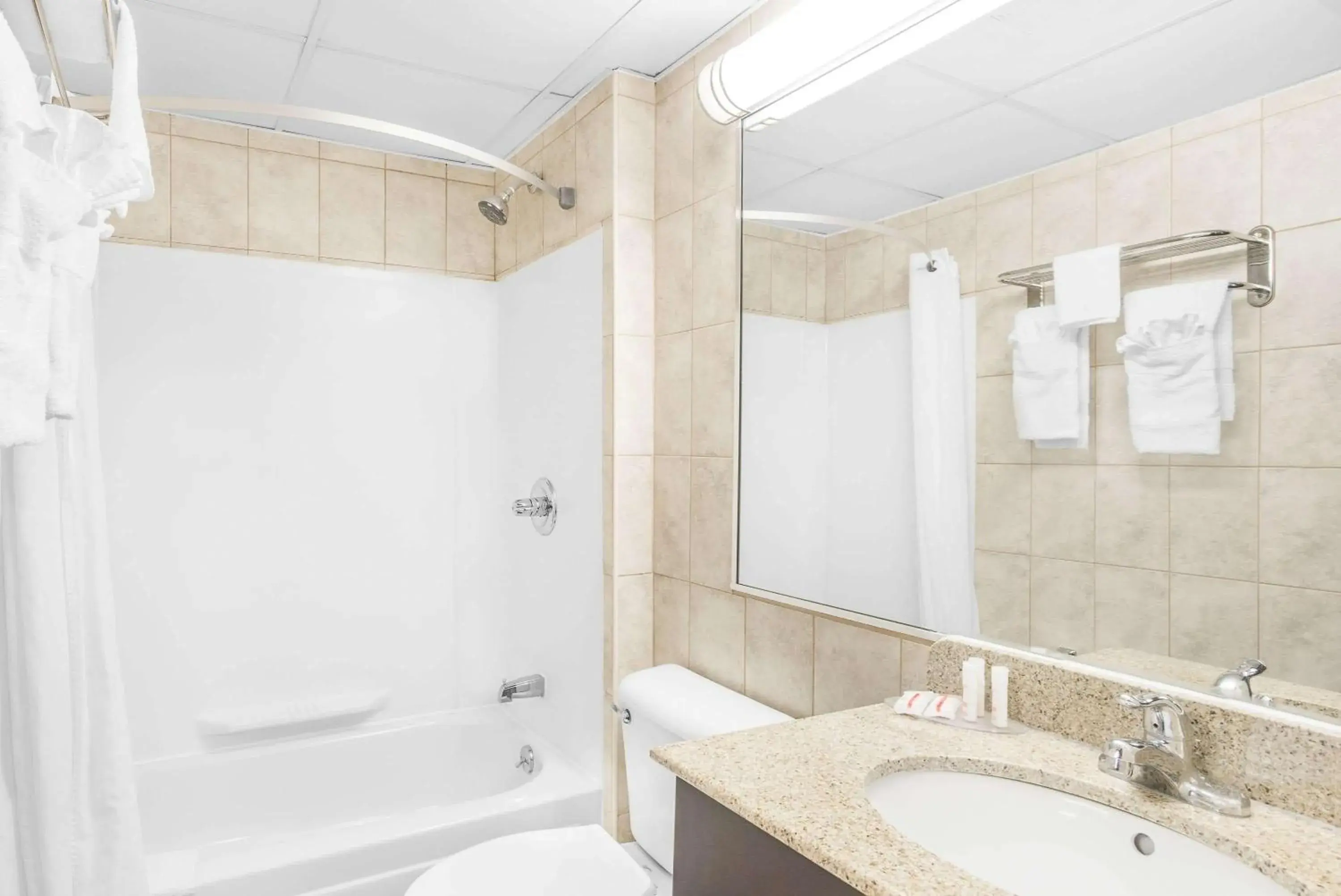 Bathroom in Howard Johnson by Wyndham North Bergen