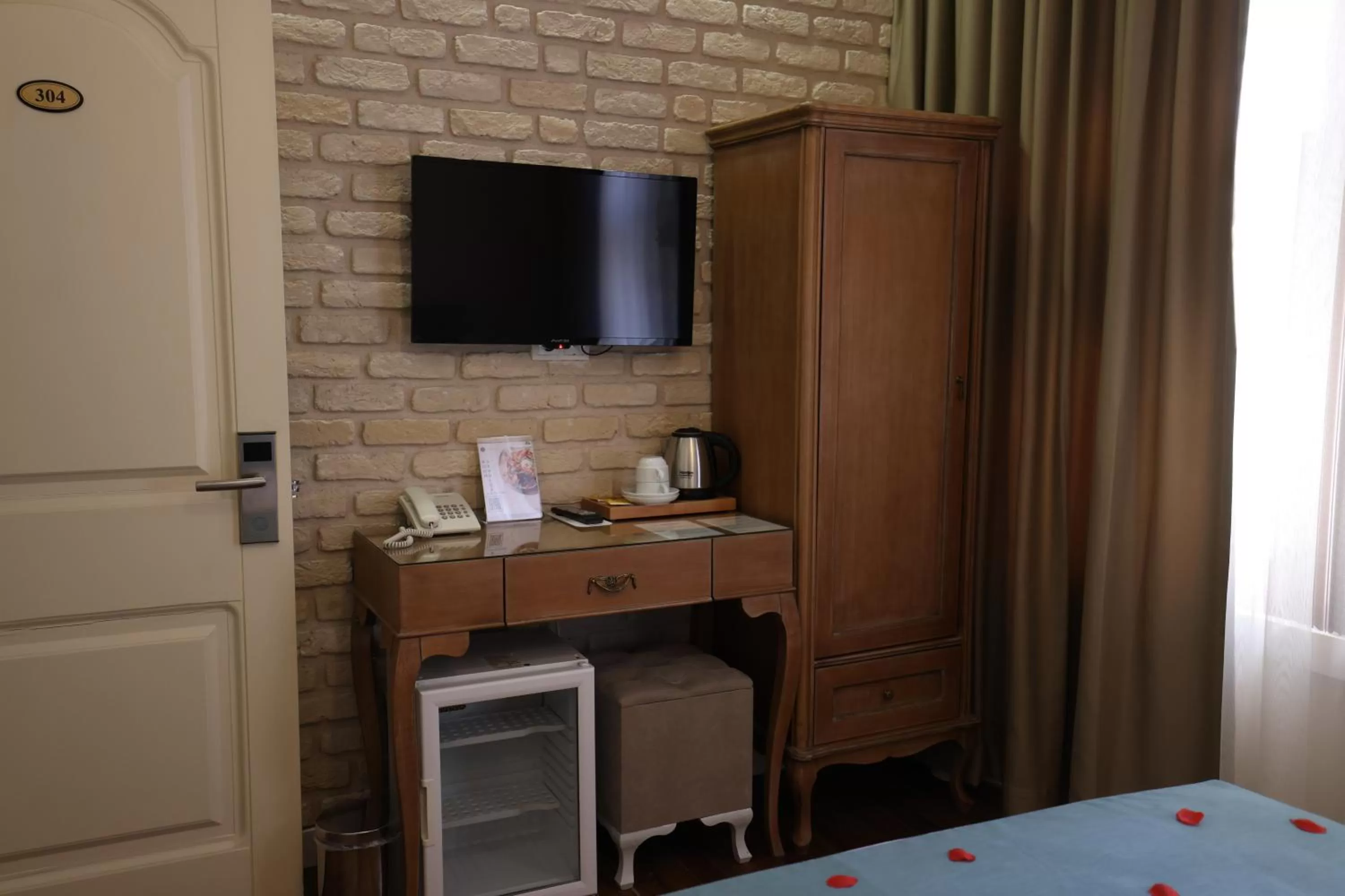 room service, Bed in Nusretbey Hotel