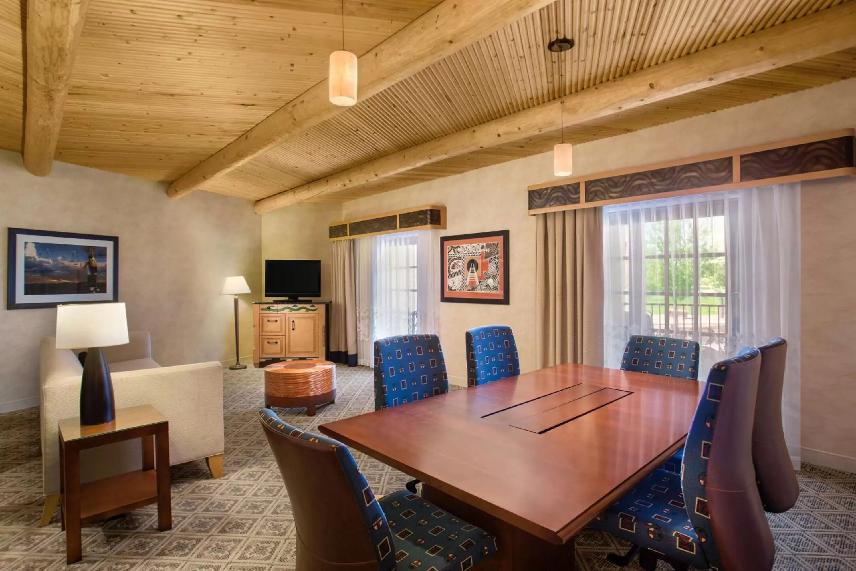 Bedroom, Dining Area in Hilton Santa Fe Buffalo Thunder