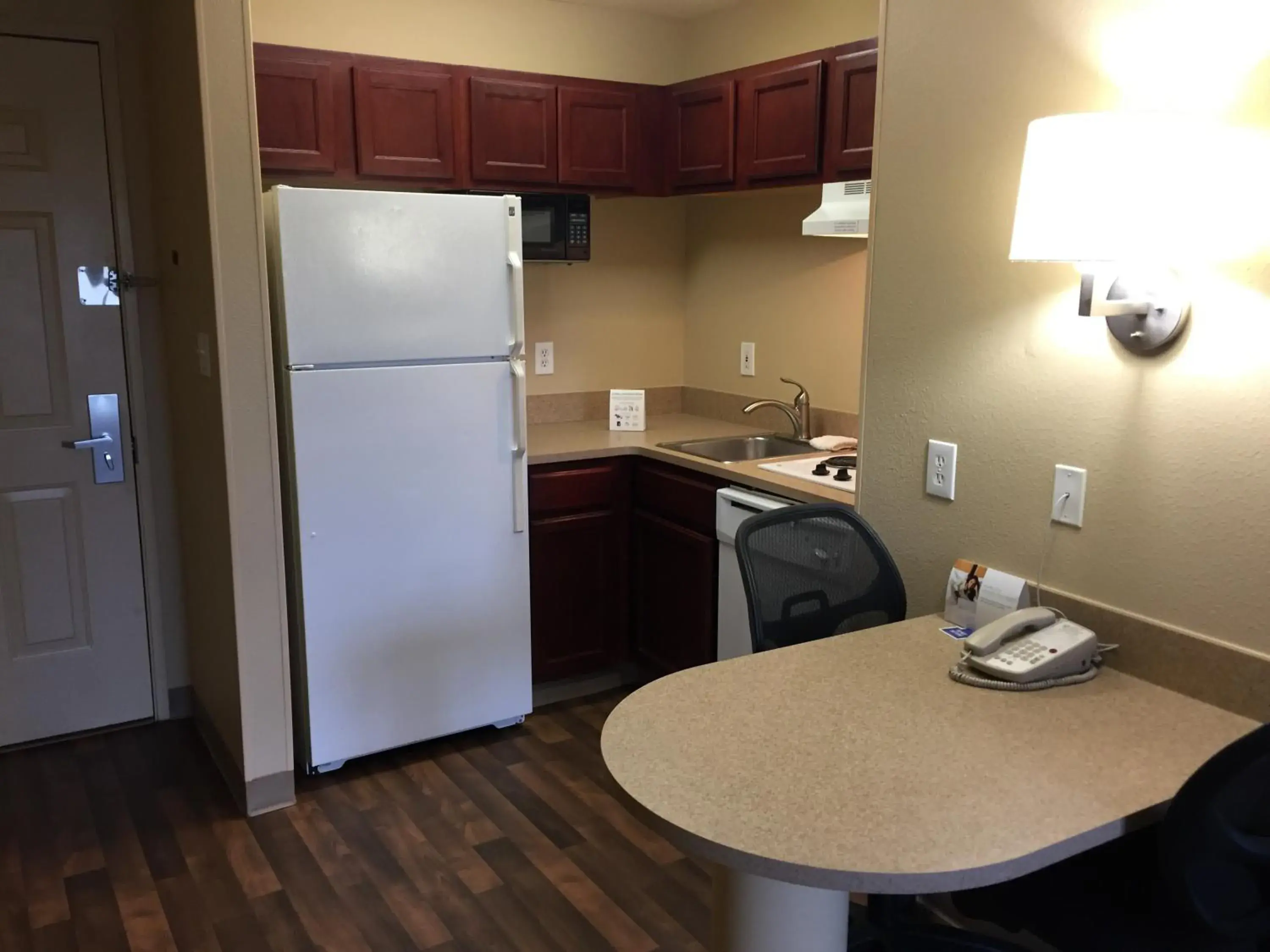 Kitchen or kitchenette, Kitchen/Kitchenette in Extended Stay America Suites - Raleigh - RTP - 4919 Miami Blvd