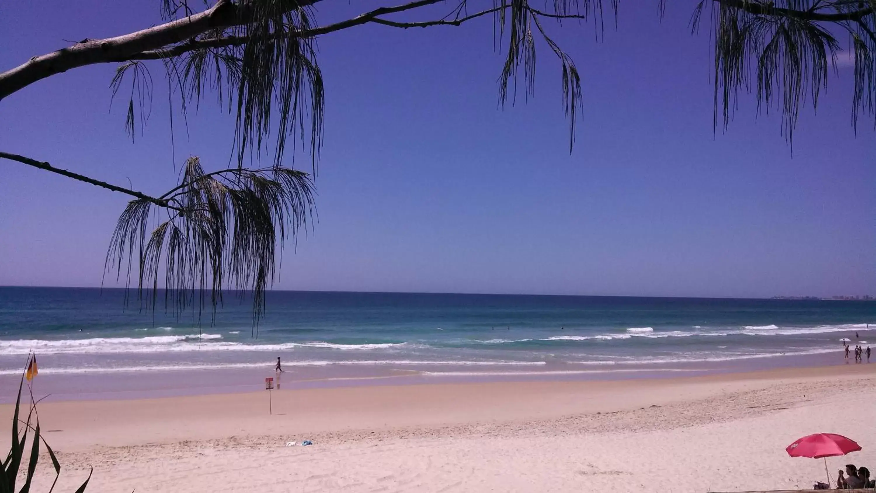 Beach in Outrigger Burleigh