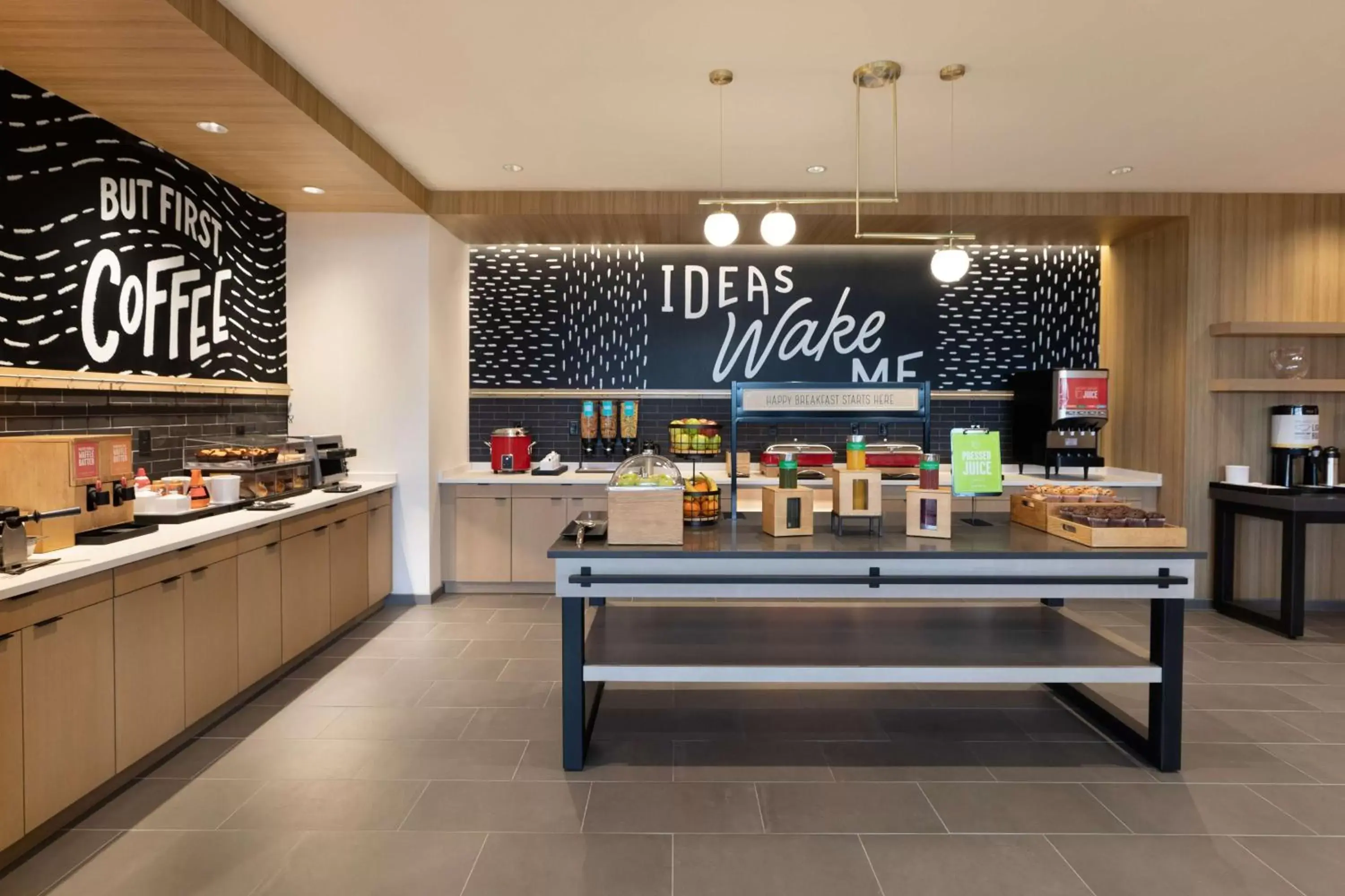 Breakfast in Hampton Inn & Suites Watertown Boston, Ma Breakfast in Hampton Inn & Suites Watertown Boston, Ma