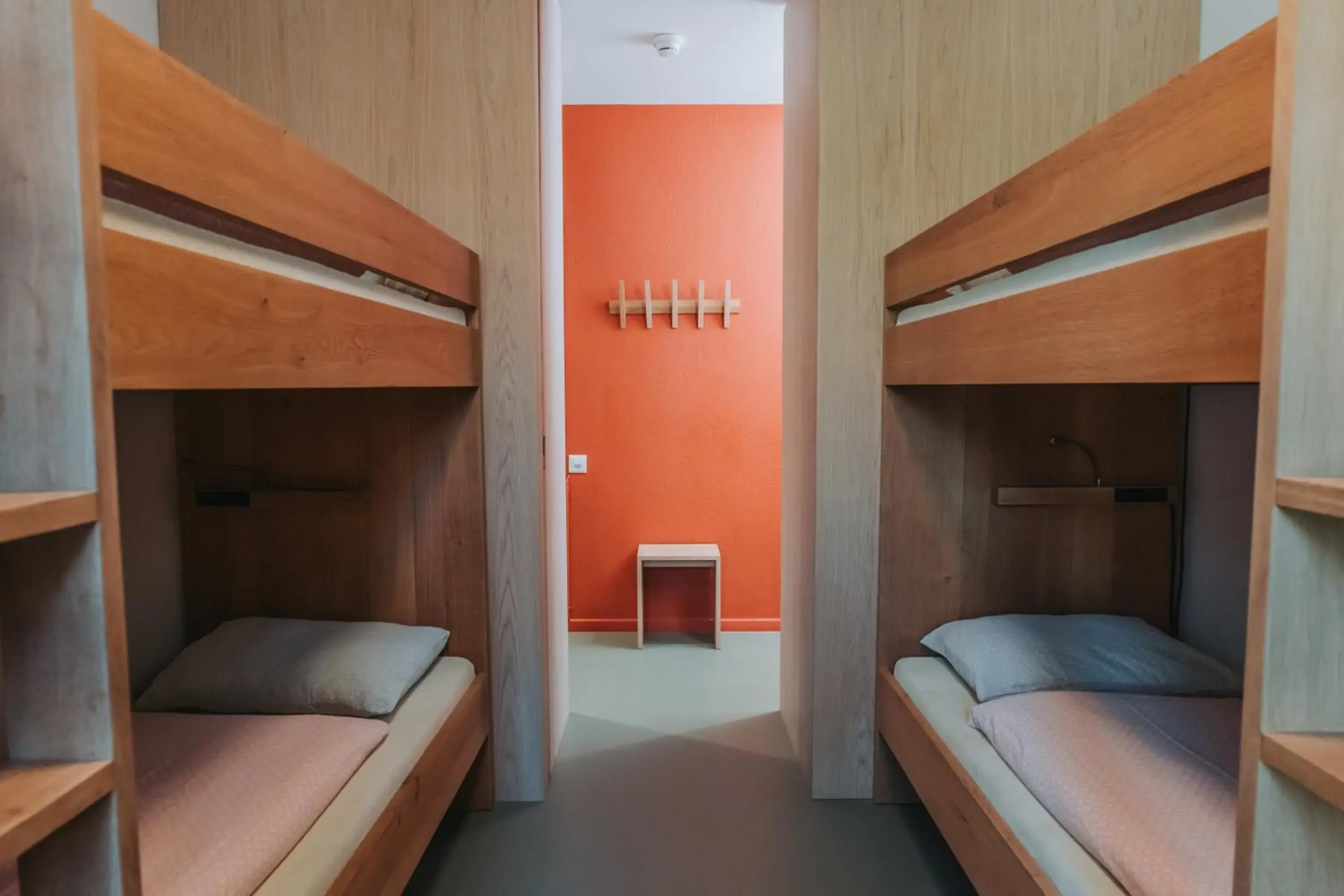 Bed, Bunk Bed in Montreux Youth Hostel