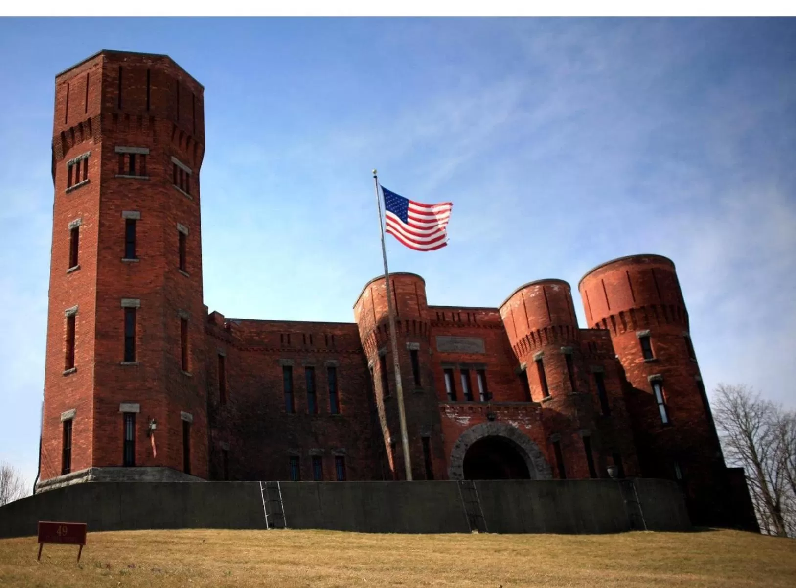 Property building in Amsterdam Castle NY
