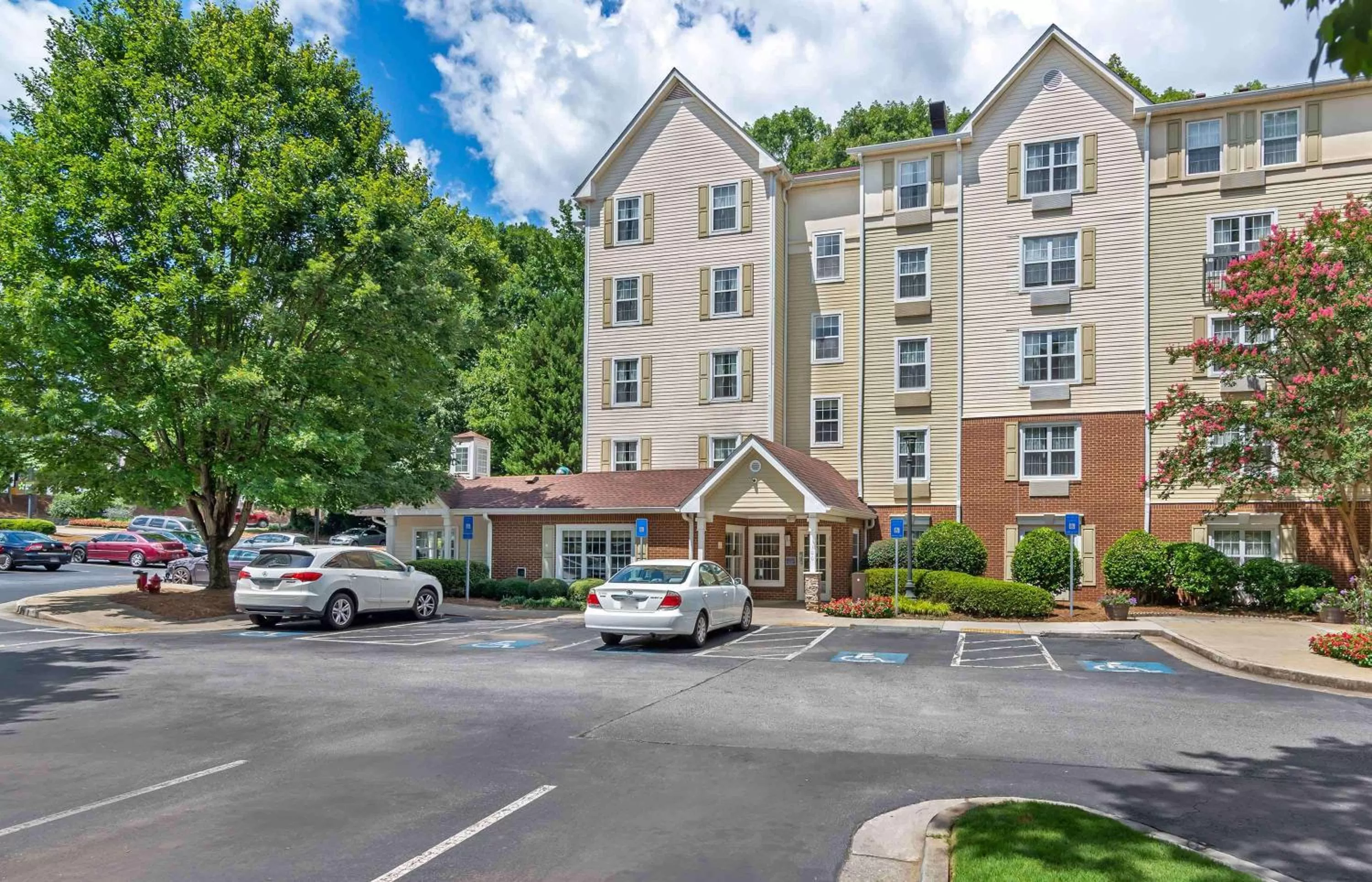 Property building in Extended Stay America Suites - Atlanta - Northlake