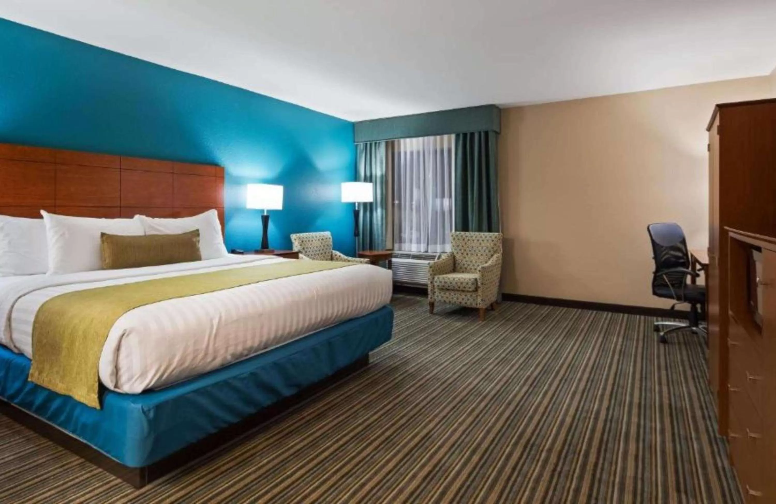 Bedroom, Bed in Best Western Eagles Inn