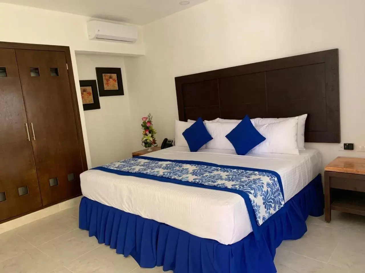 Bed in Hotel Catedral Valladolid Yucatan