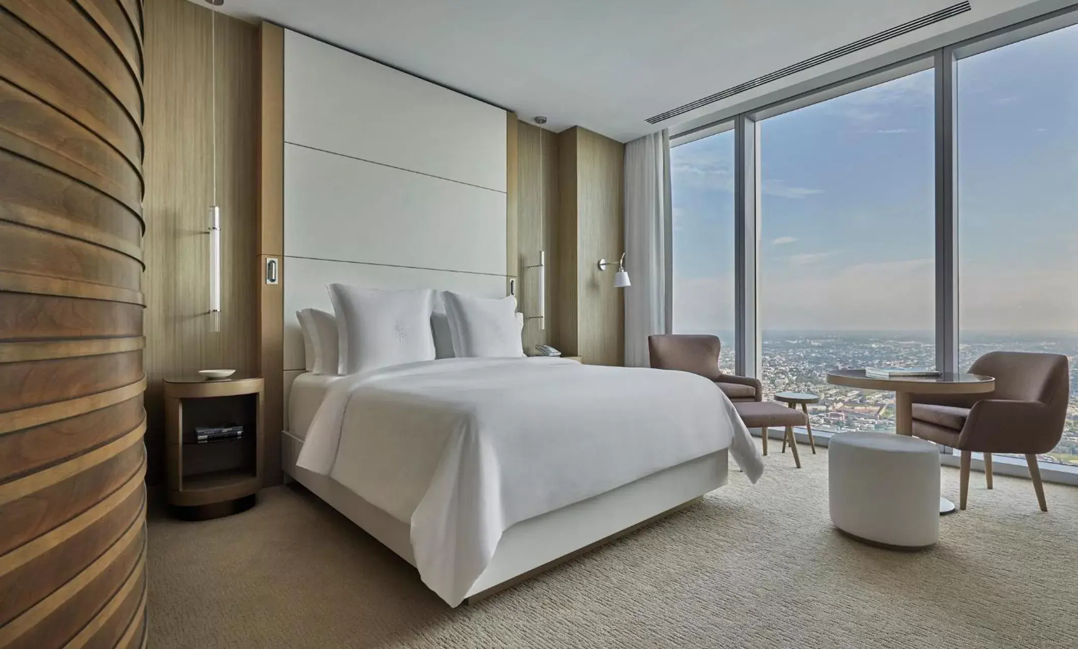 Bedroom in Four Seasons Hotel Philadelphia at Comcast Center