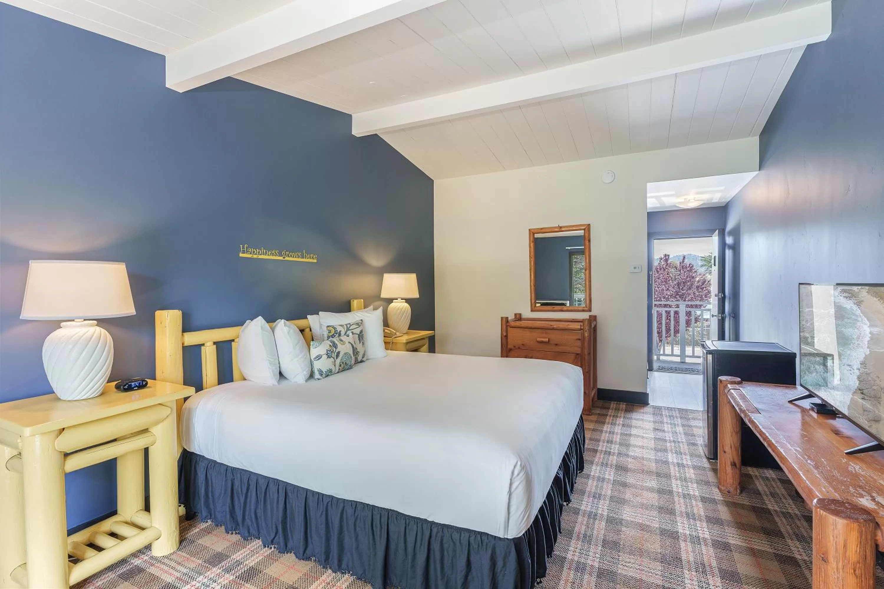Bed in Carmel River Inn & Cottages