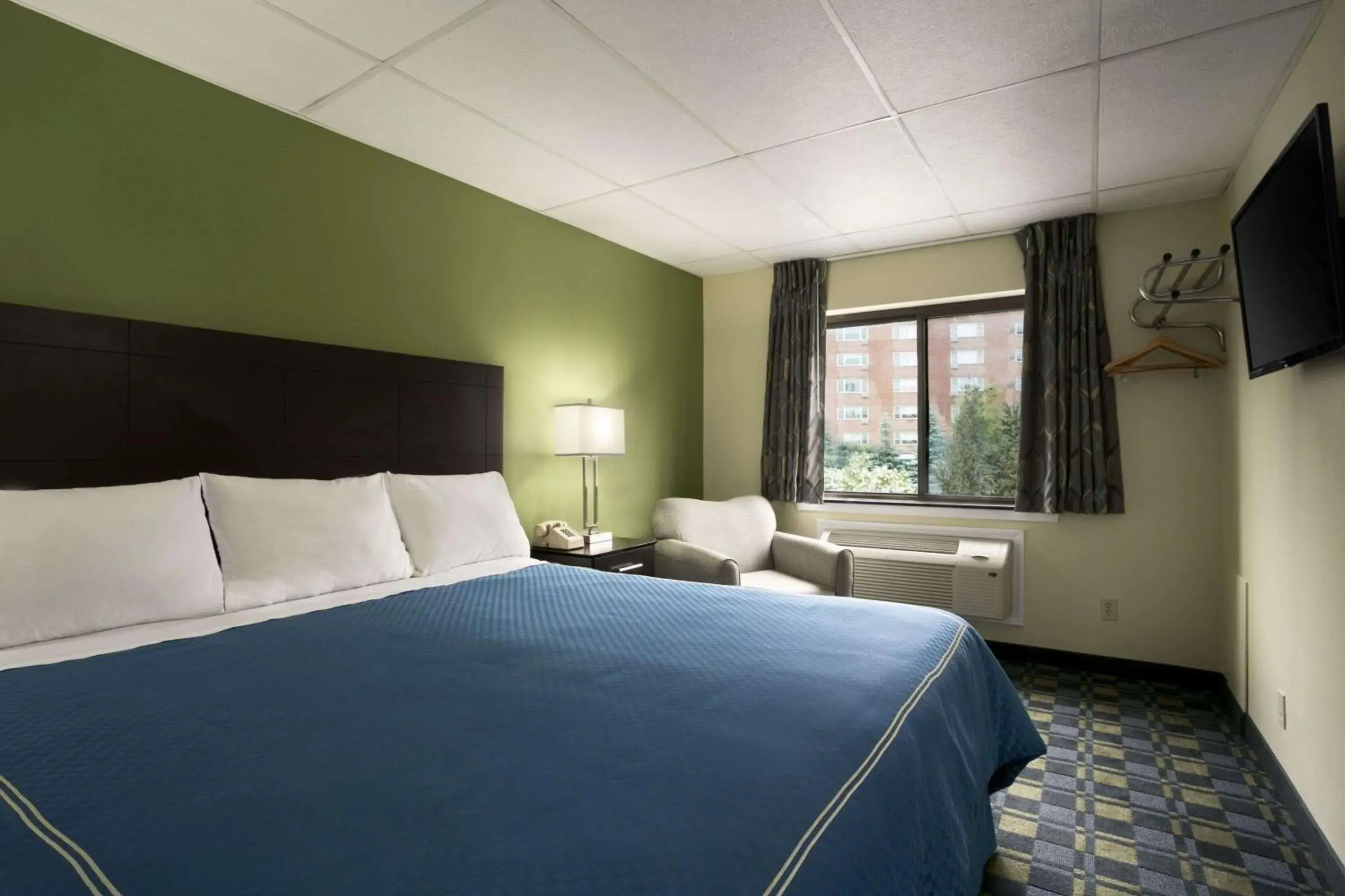 Photo of the whole room, Bed in Travelodge by Wyndham Cleveland Lakewood