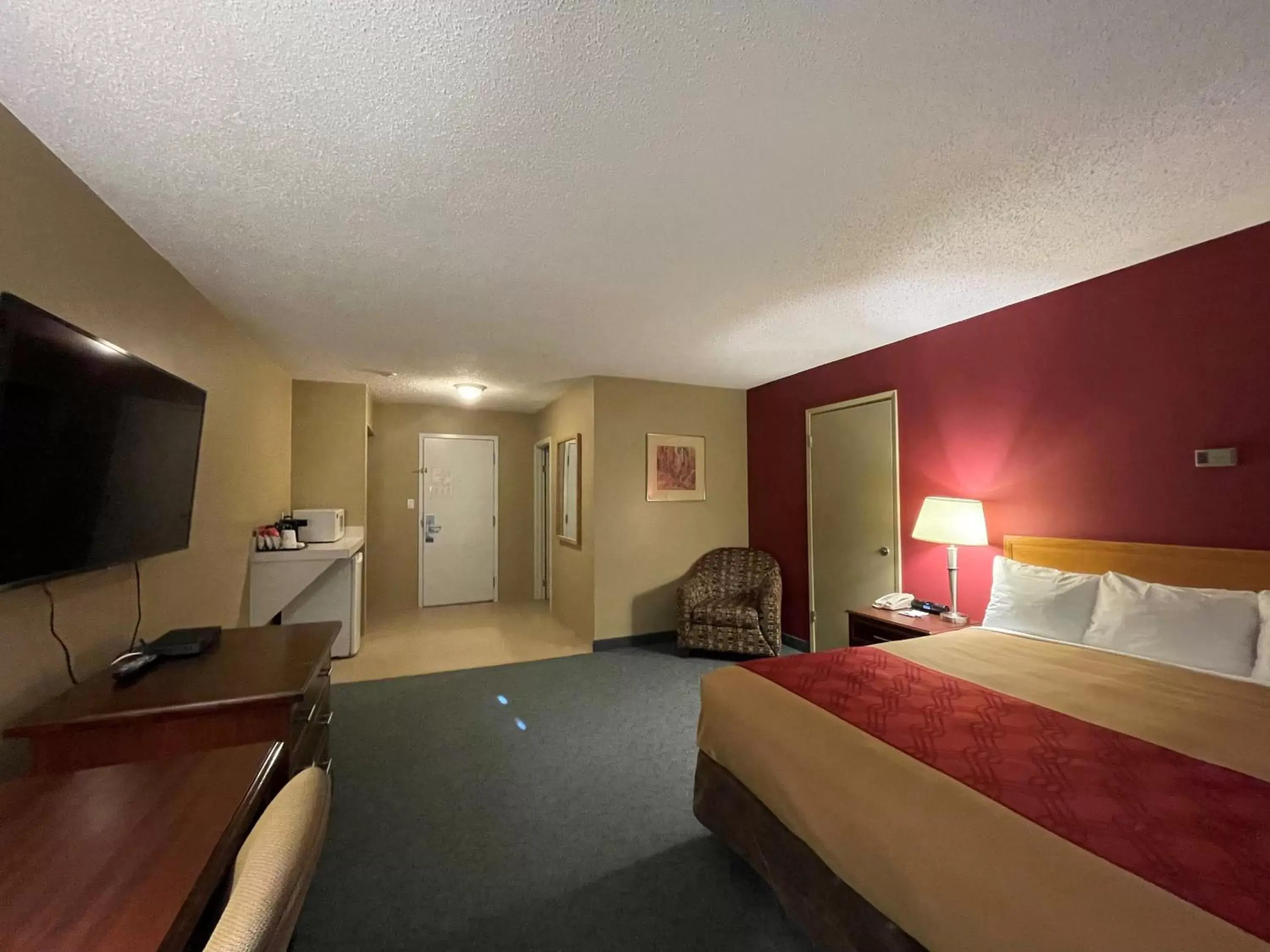 Photo of the whole room in Travelodge by Wyndham Fort St John