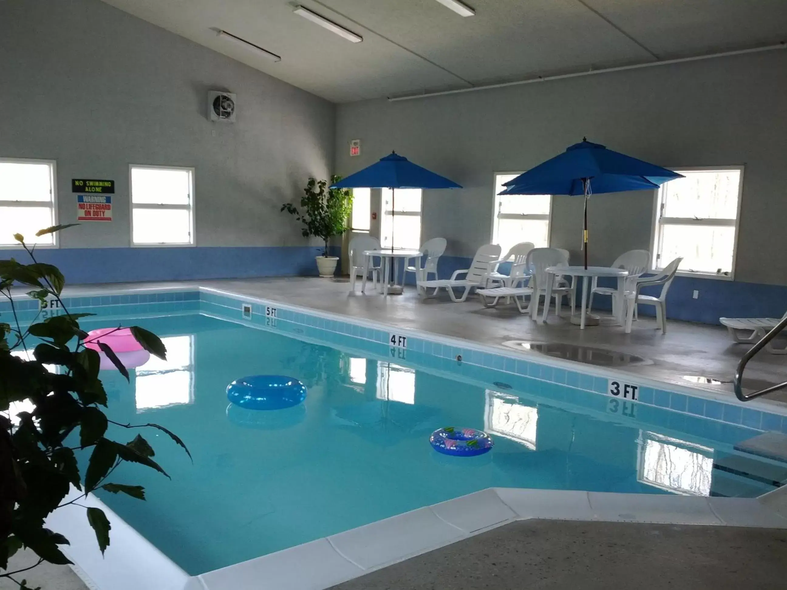 Swimming Pool in Brook Pointe Inn