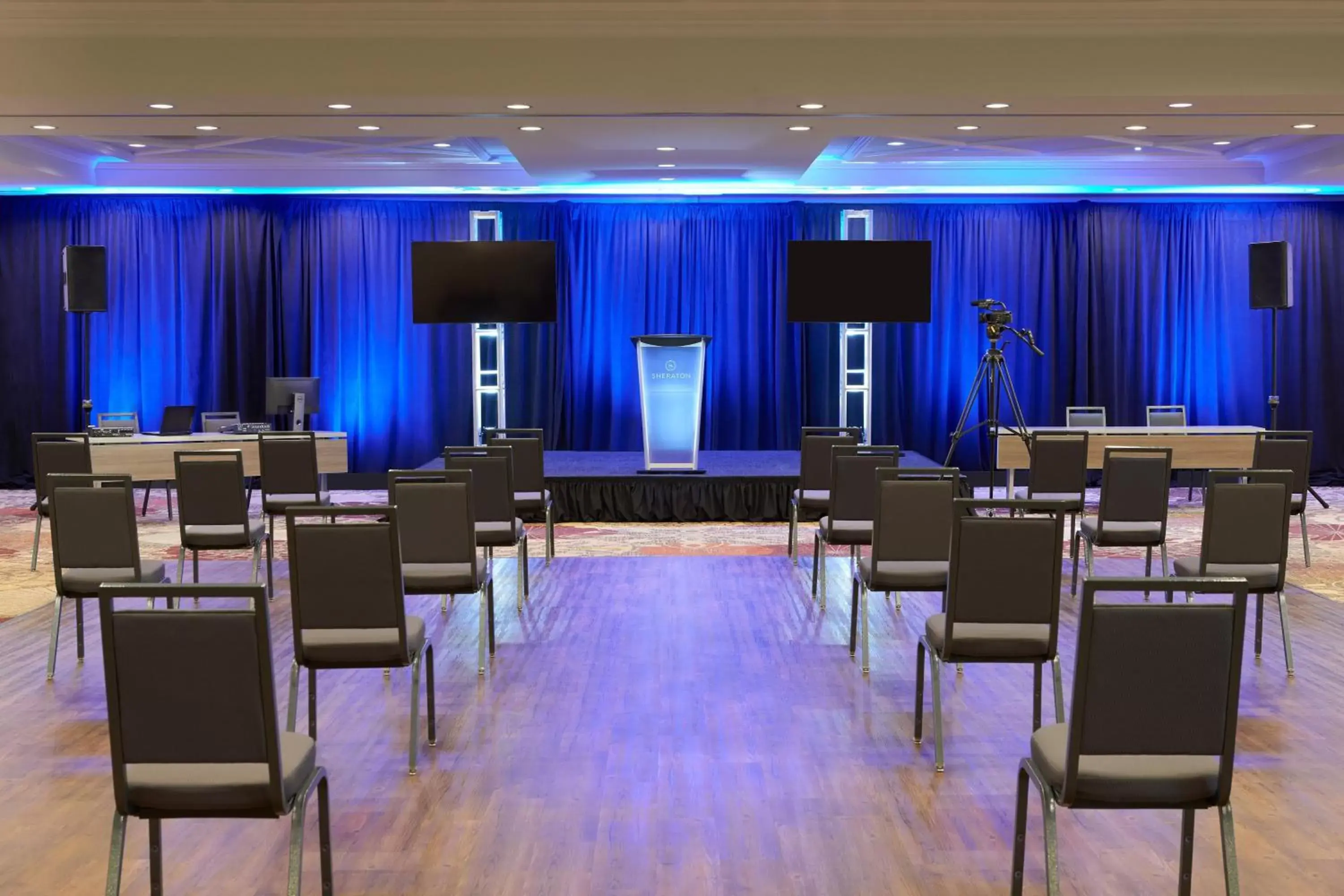 Meeting/conference room in Sheraton Parkway Toronto North Hotel & Suites