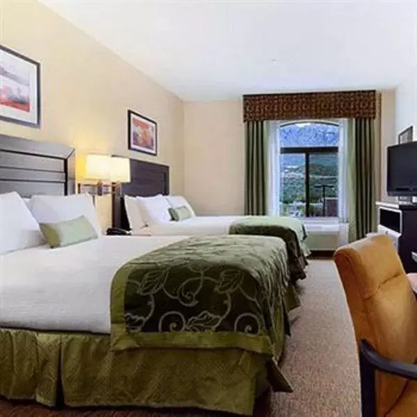 Bed in Holiday Inn Express & Suites Oro Valley-Tucson North, an IHG Hotel