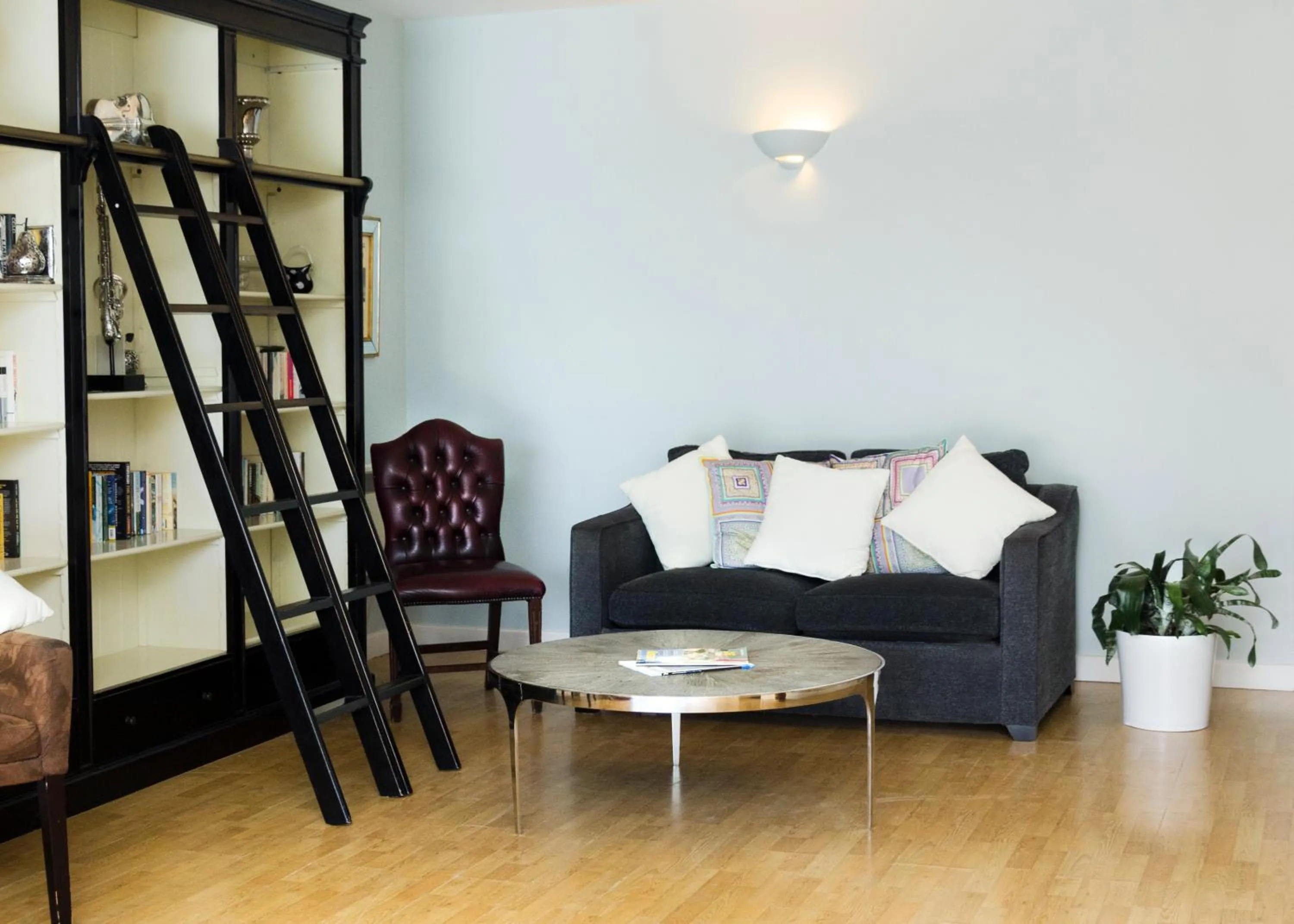 Library in Beachcombers Hotel