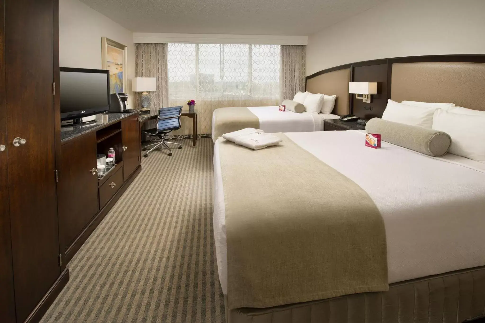 Photo of the whole room in Crowne Plaza Seattle Airport, an IHG Hotel