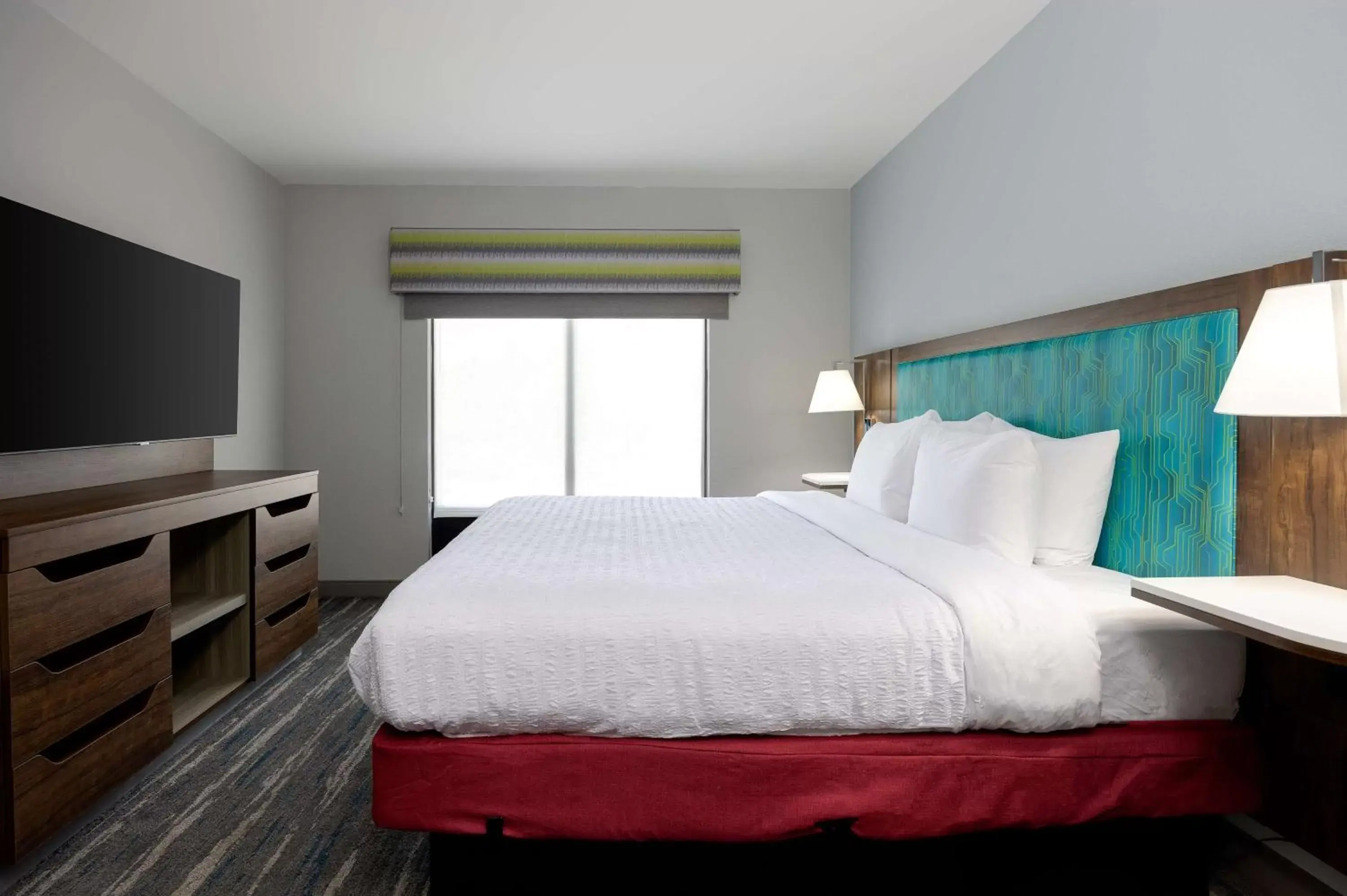 Bed in Hampton Inn & Suites Alpharetta Roswell