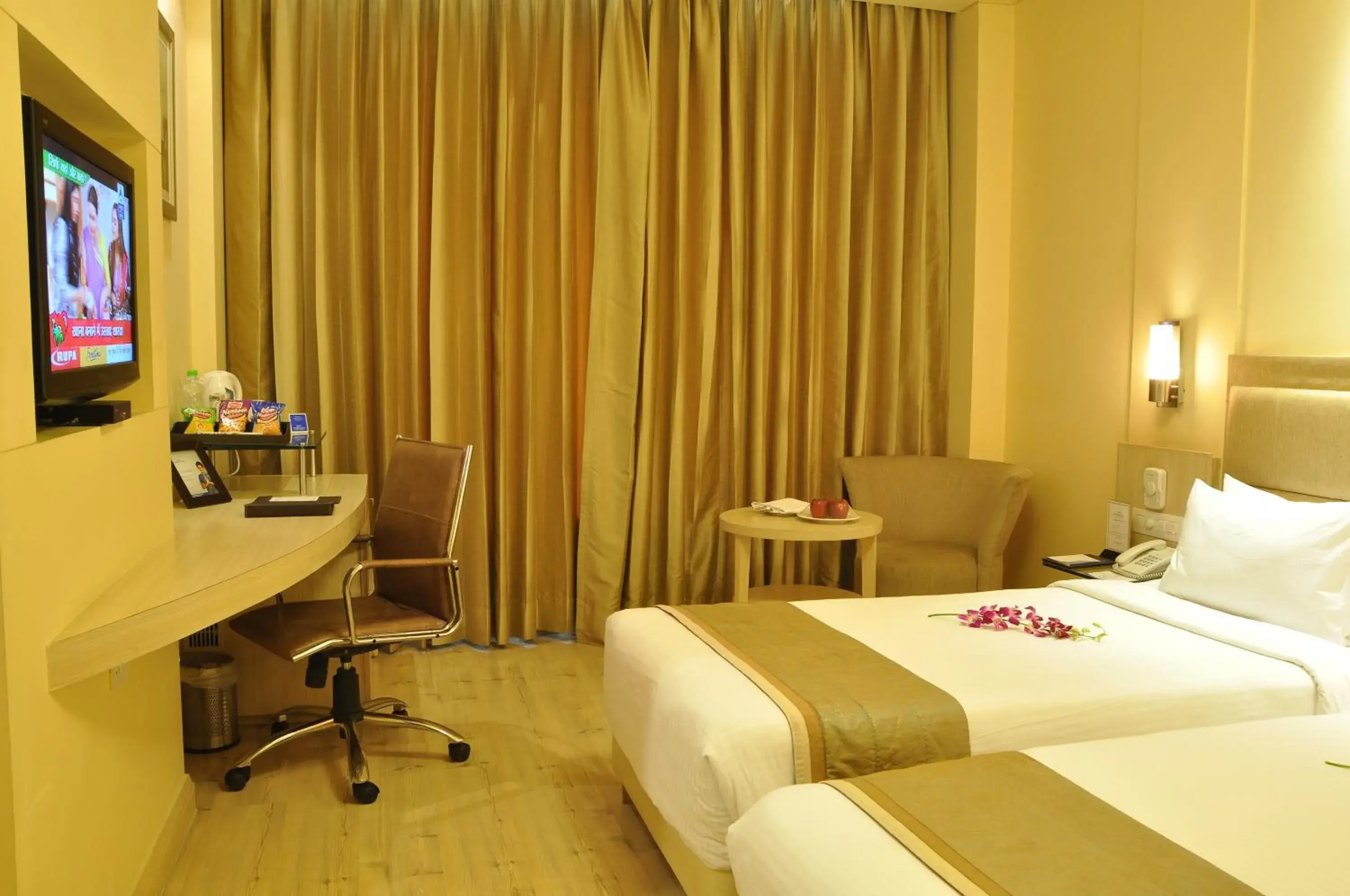 Photo of the whole room, Room Photo in Sarovar Portico Naraina, Hotel