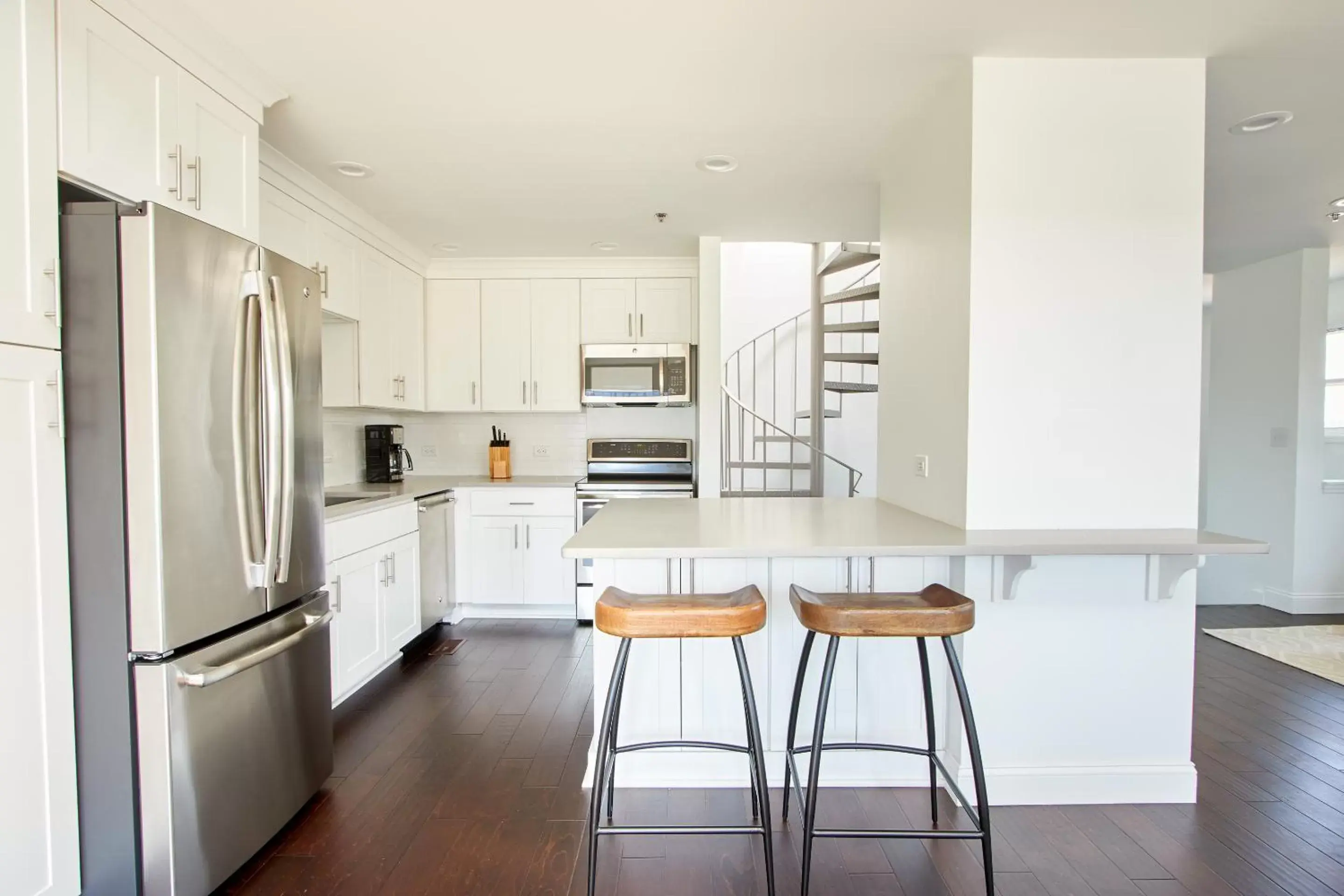 Living room, Kitchen/Kitchenette in Sonder Baltimore Place