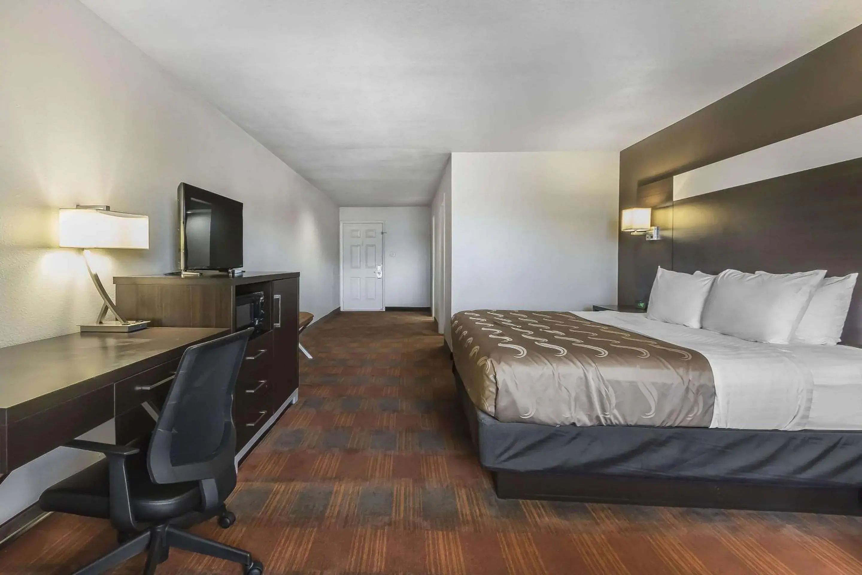 Photo of the whole room, Bed in Quality Inn & Suites Stuttgart North Photo of the whole room, Bed in Quality Inn & Suites Stuttgart North