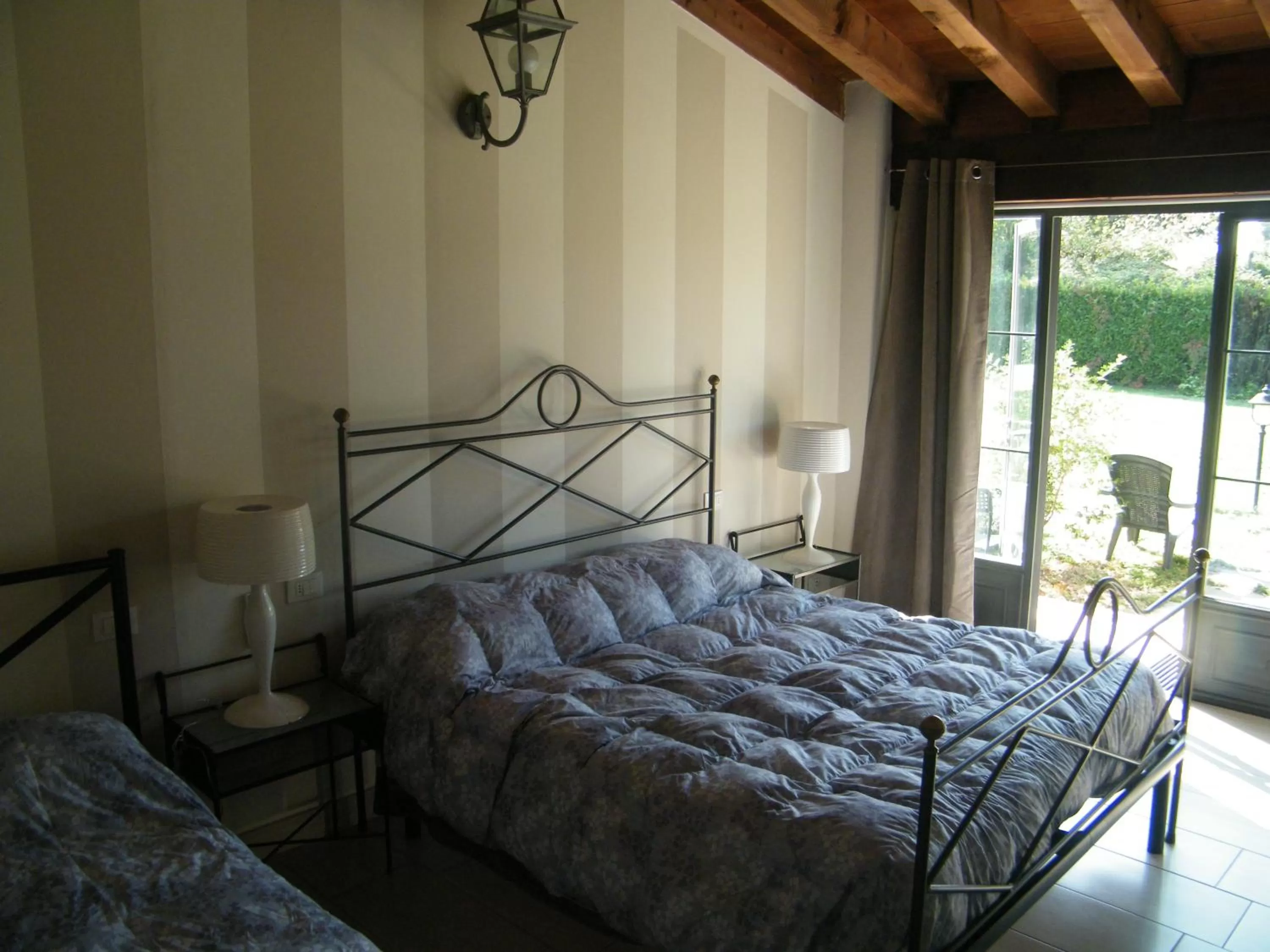 Bed in Villa Franca in Franciacorta