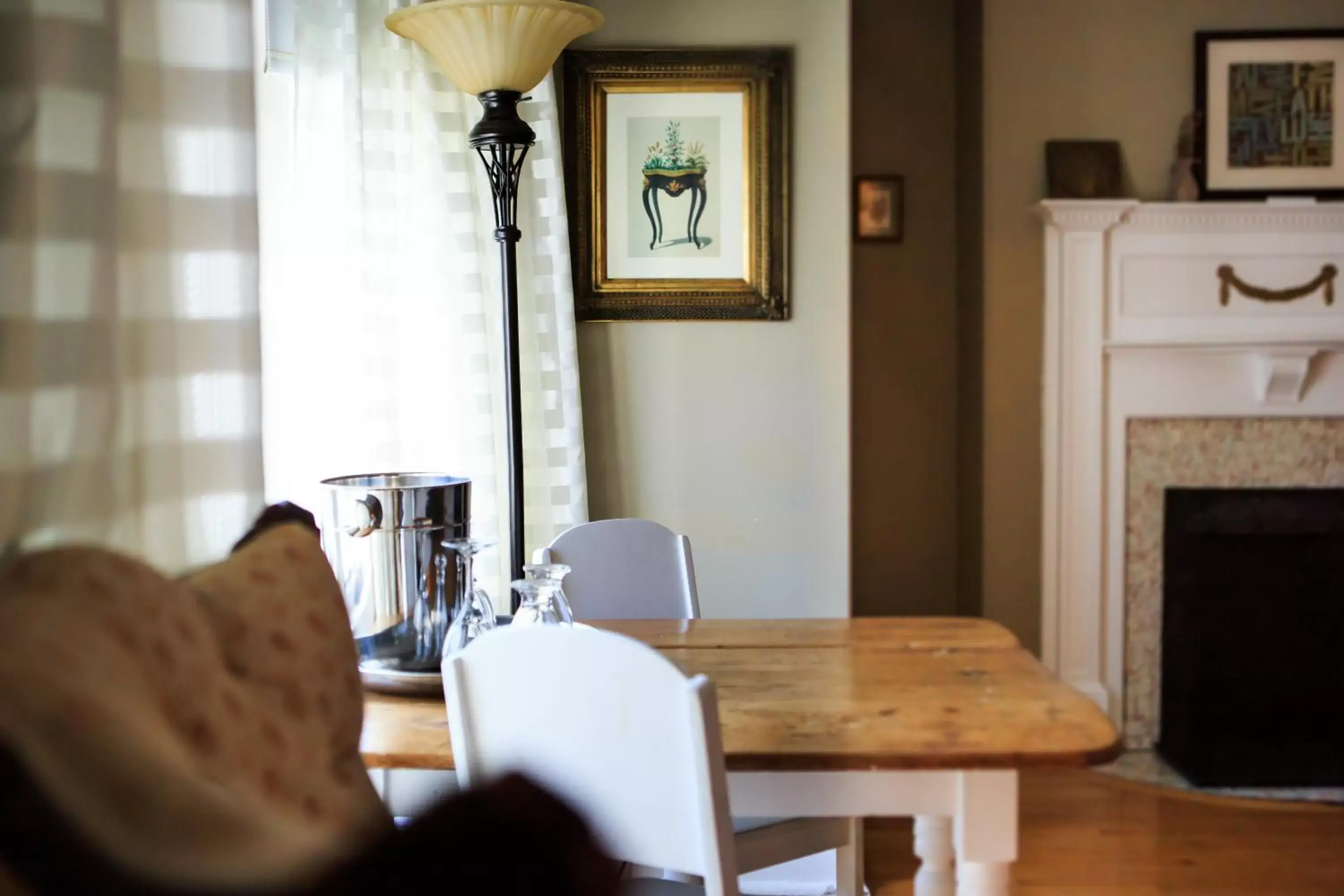 Seating area, Dining Area in Leaside Manor