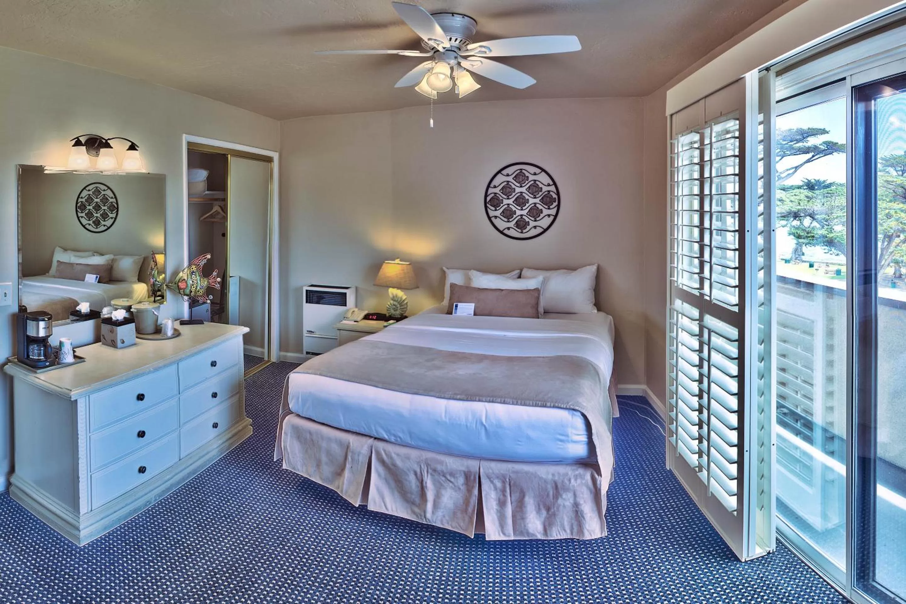 Bed in Lovers Point Inn