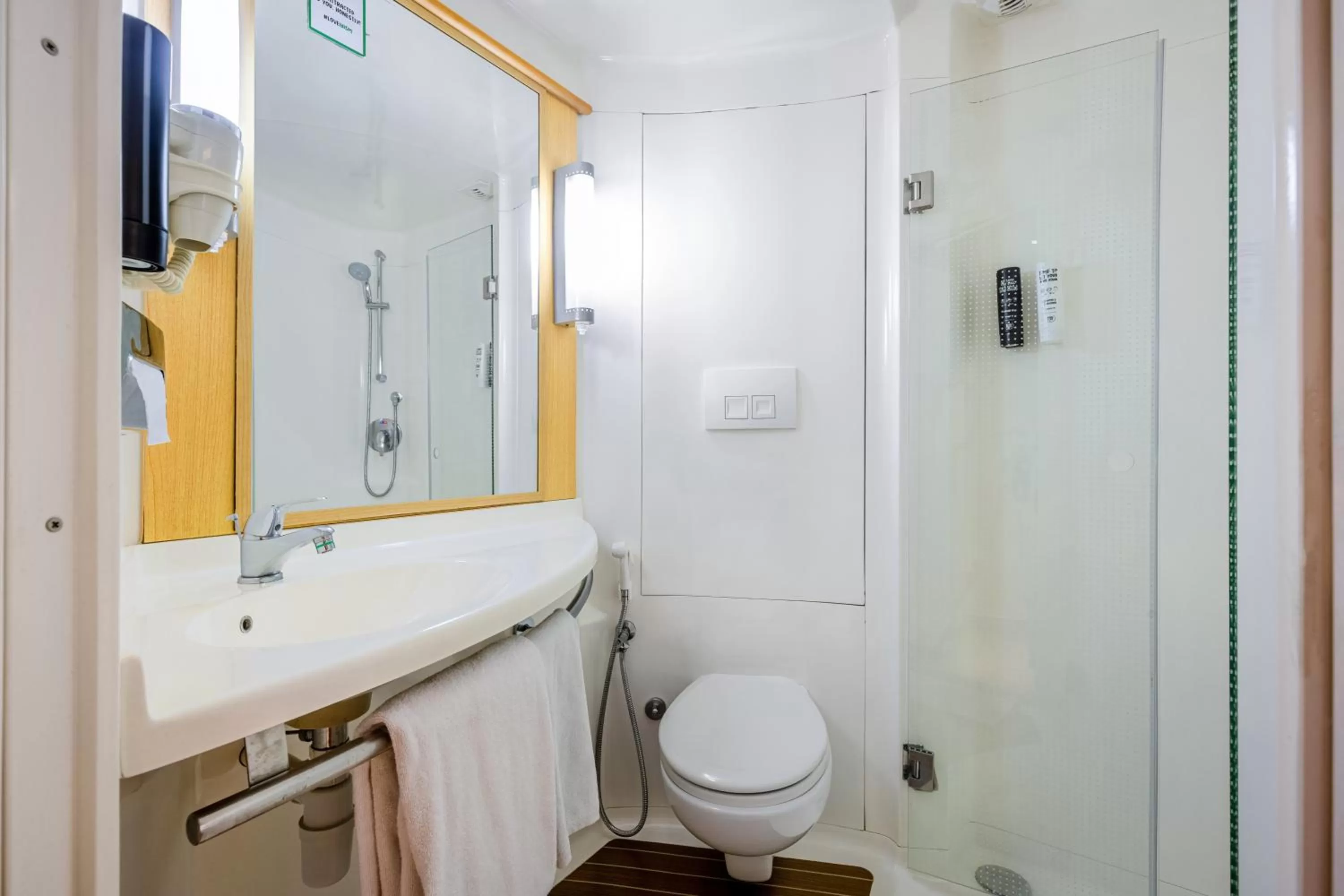 Bathroom in ibis New Delhi Aerocity - An Accor Brand